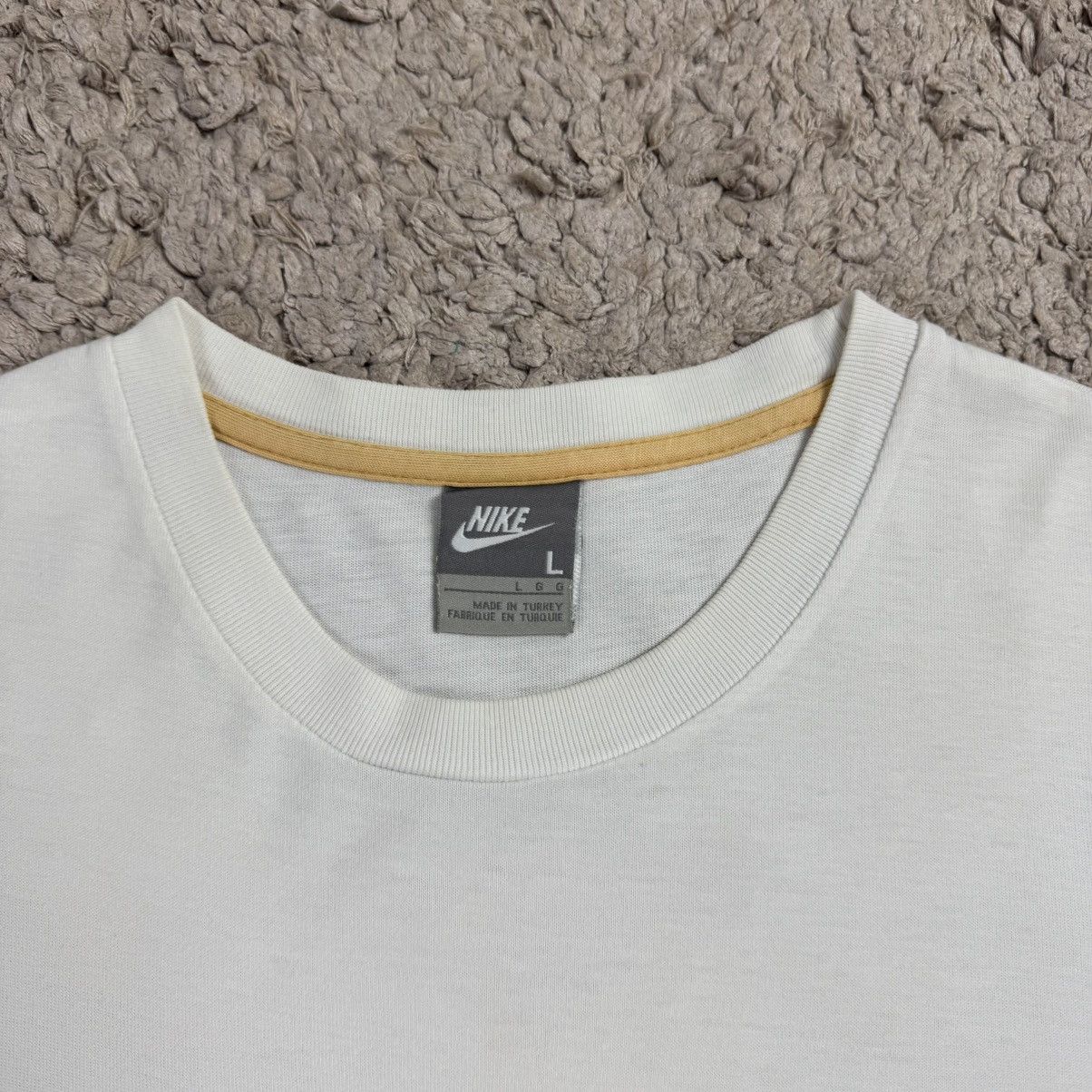 Nike Vintage Nike Arsenal Centre Logo T-shirt Size US L / EU 52-54 / 3 - 9 Thumbnail