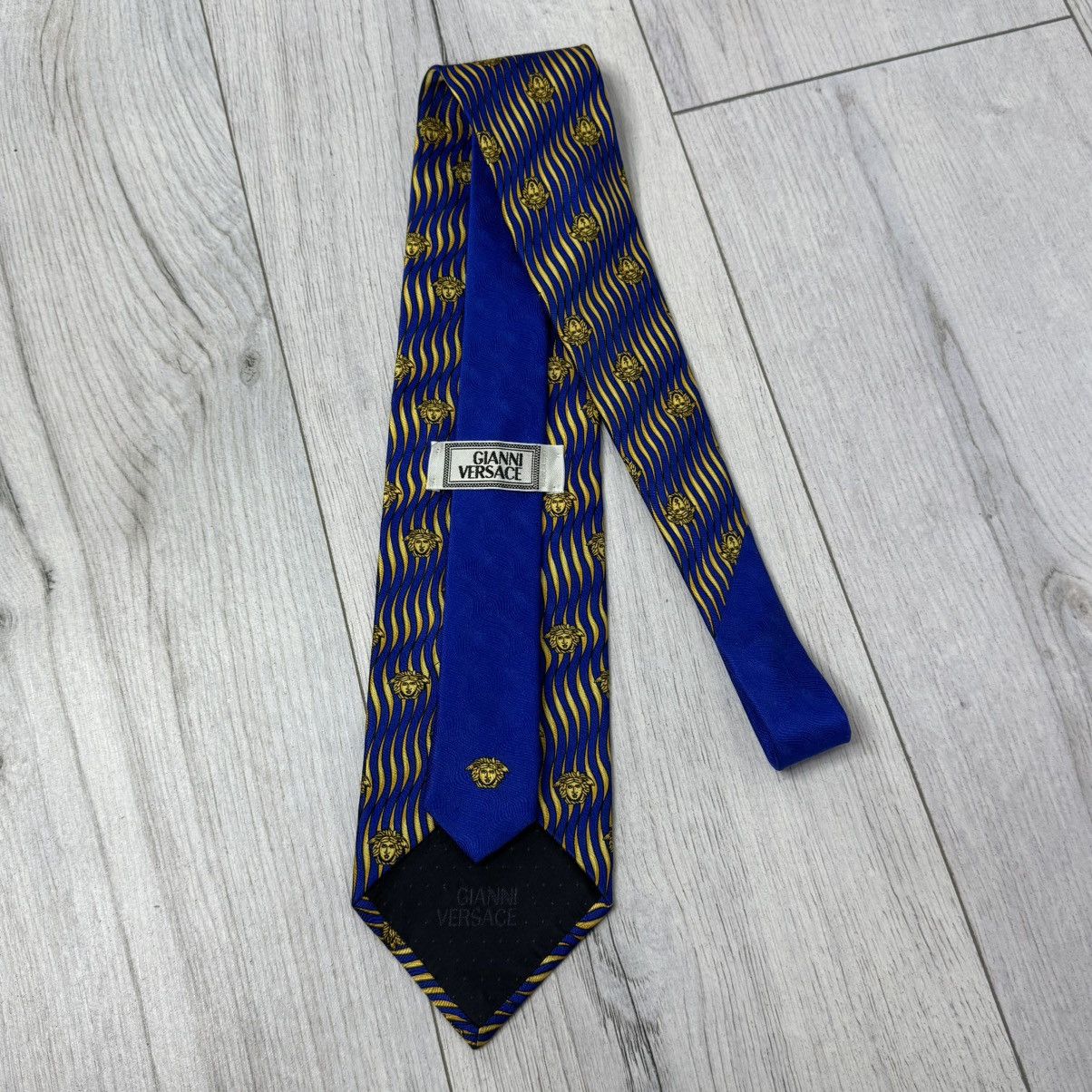 Versace Sensational GIANNI VERSACE Gold Medusa Spirals Navy Silk Tie Size ONE SIZE - 11 Thumbnail