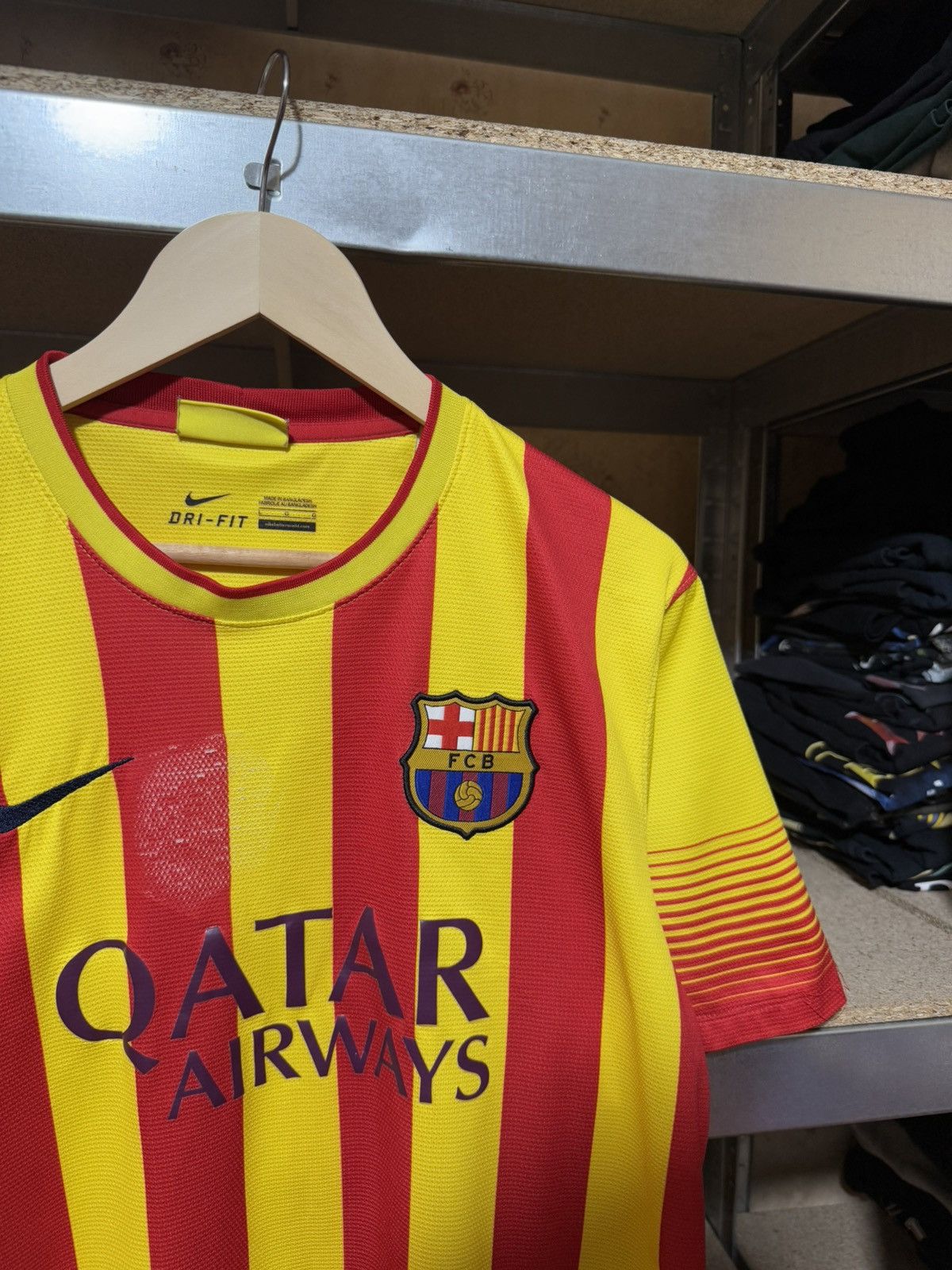 Nike Nike FC Barcelona 2014 2015 Fourth Football Soccer Jersey Size US L / EU 52-54 / 3 - 4 Thumbnail
