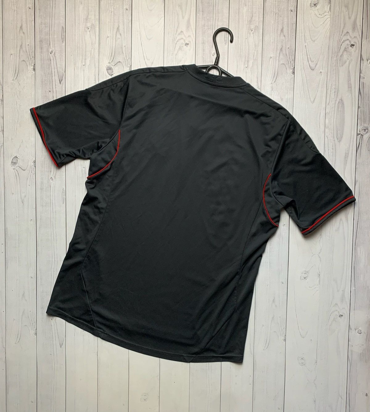 Adidas × Vintage Vintage adidas Liverpool soccer jersey size L black Size US L / EU 52-54 / 3 - 6 Thumbnail