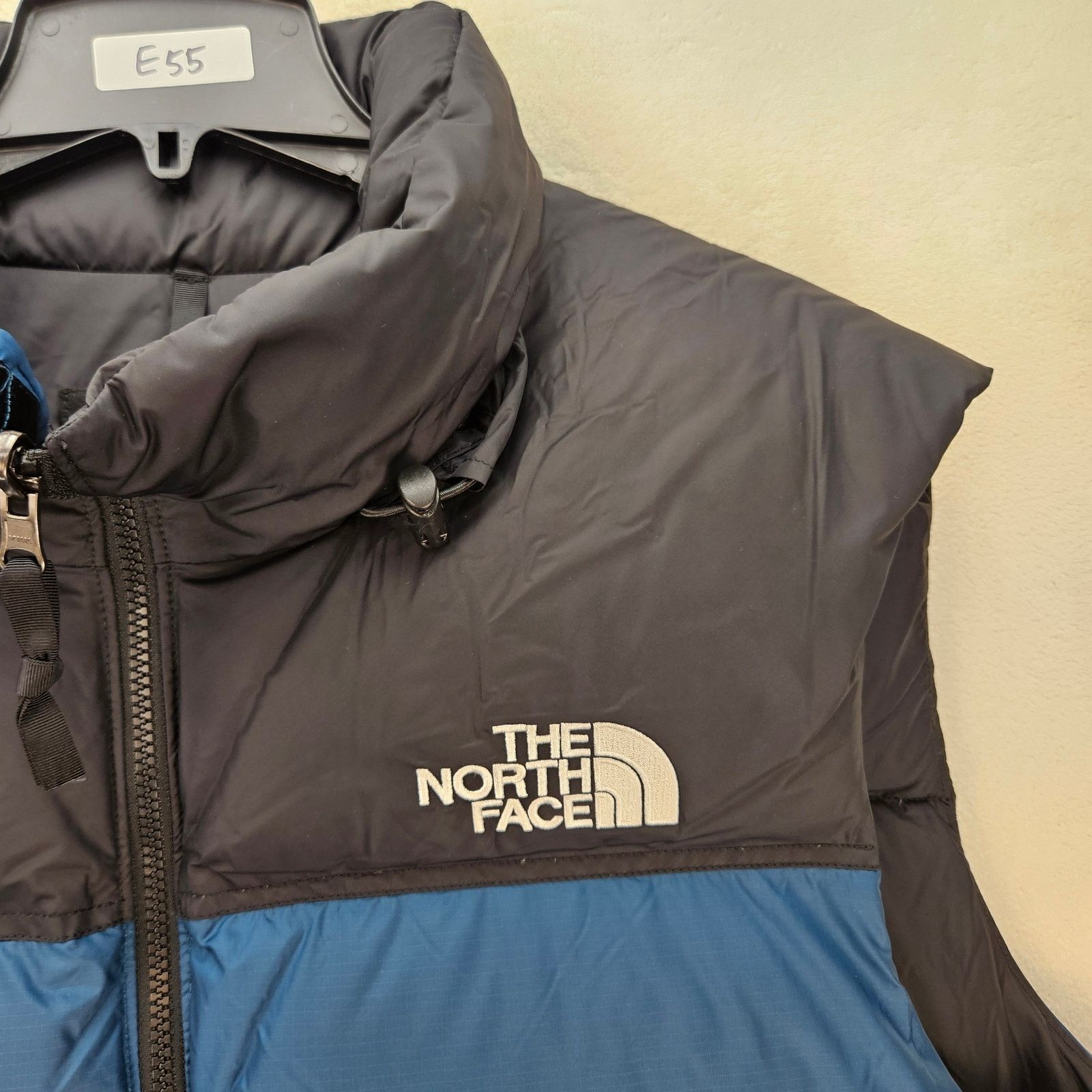 The North Face THE NORTH FACE MEN'S XXL 1996 NUPTSE VEST MIDNIGHT PETROL Size US XXL / EU 58 / 5 - 2 Thumbnail