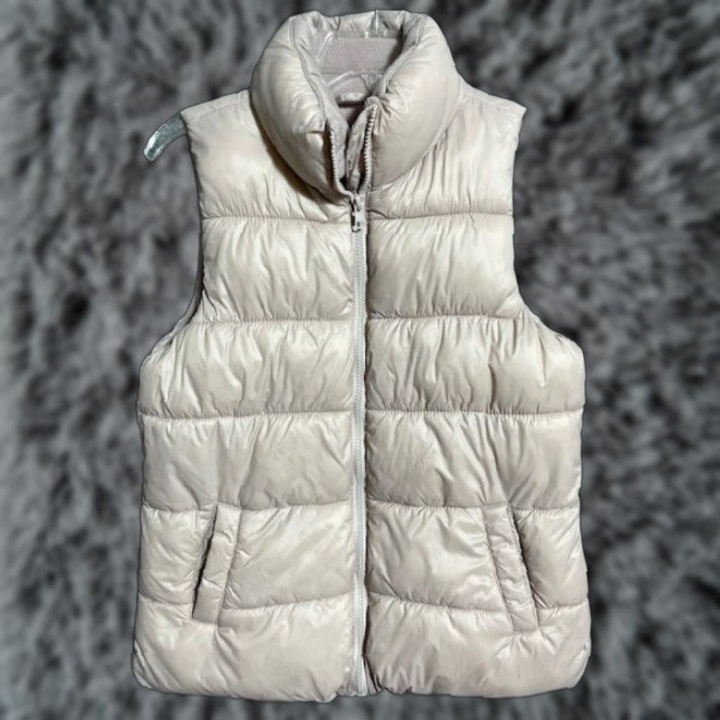 Old Navy Old Navy Vest Womens XS Full Zip Lined Sleeveless Mock Neck Beige Puffer Jacket Classic Outdoor Preppy Casual Travel Womens Bag? Size XS / US 0-2 / IT 36-38 - 1 Thumbnail
