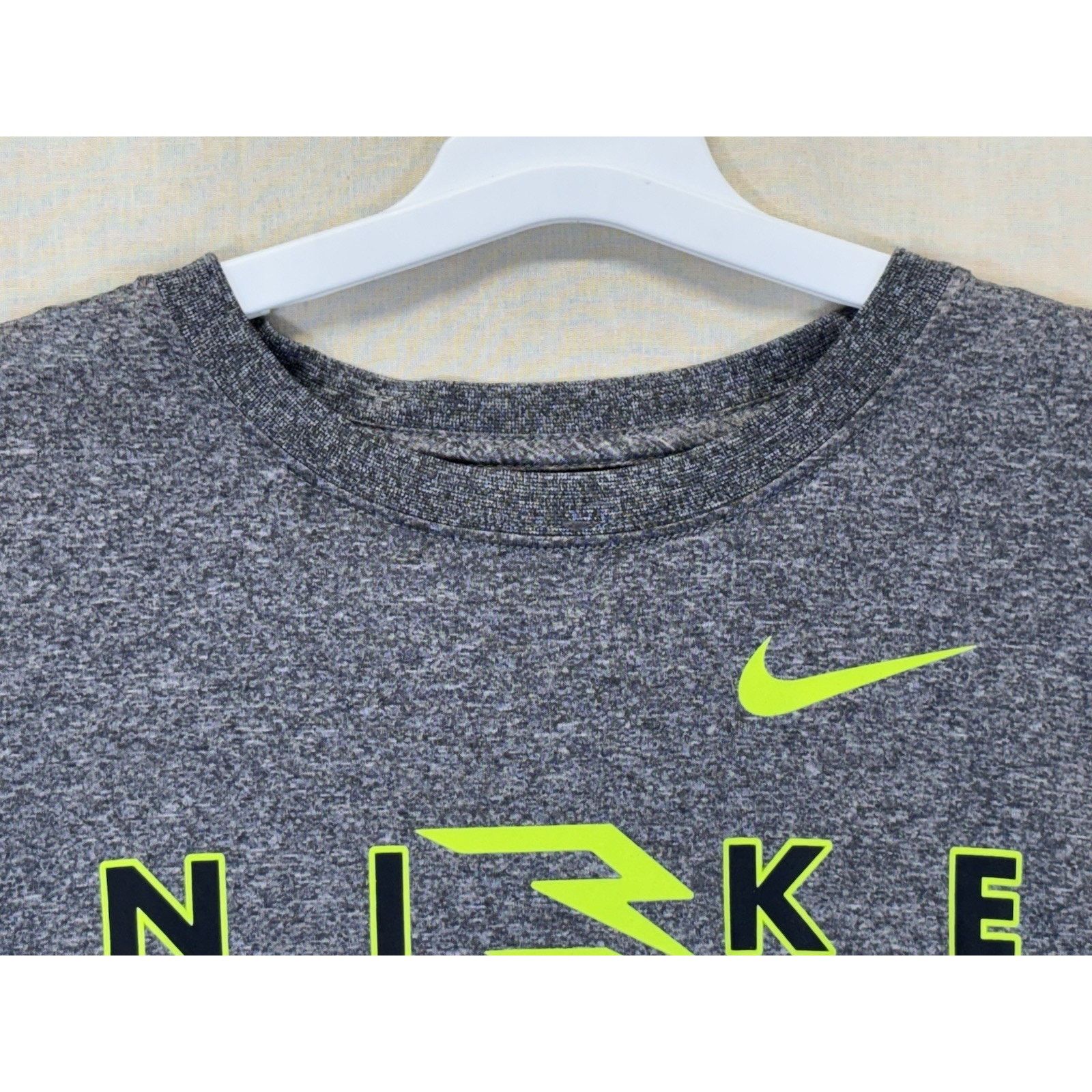 Nike Nike Dri-Fit Youth Large Gray Graphic T-Shirt Boys L Size US L / EU 52-54 / 3 - 7 Thumbnail