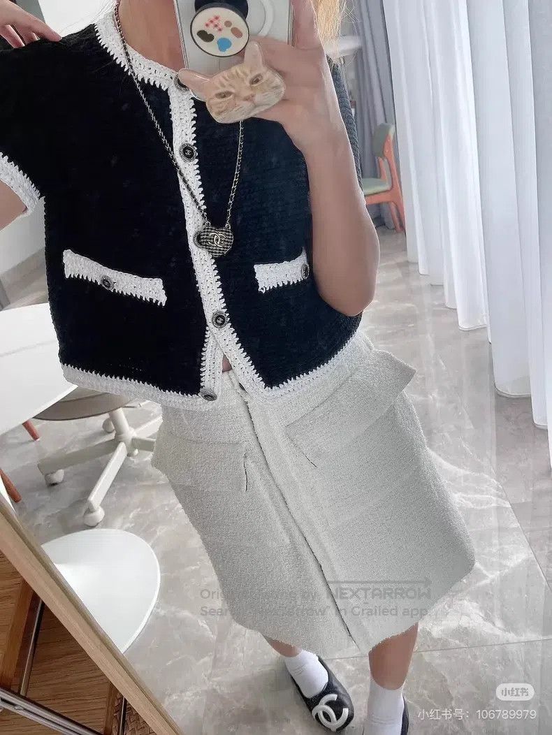 Chanel Chanel Classic black and white short-sleeved knitted cardi Size XS / US 0-2 / IT 36-38 - 8 Thumbnail