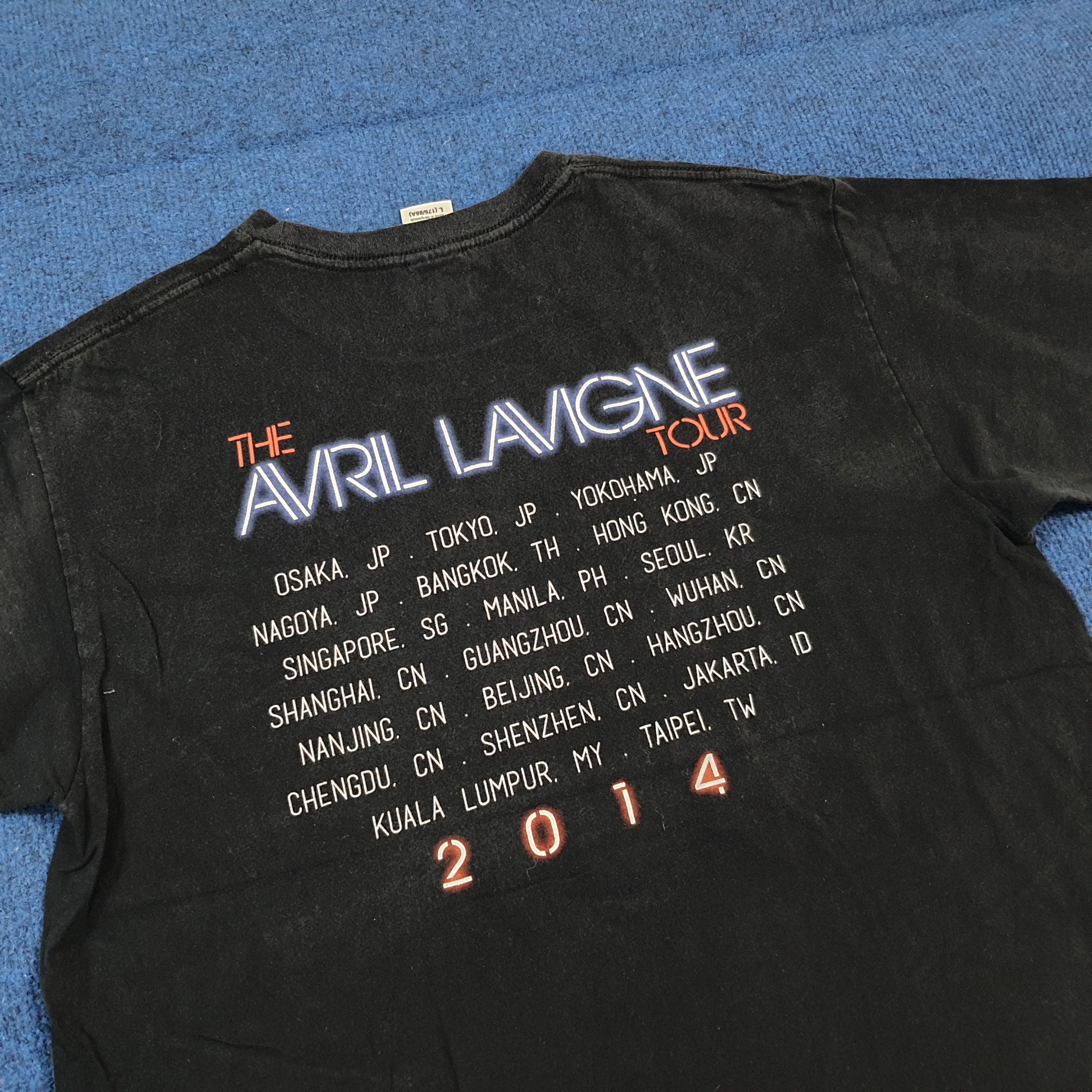 Band Tees Vintage The Avril Lavigne Tour 2014 Graphic Tee C301N46 Size US M / EU 48-50 / 2 - 4 Thumbnail