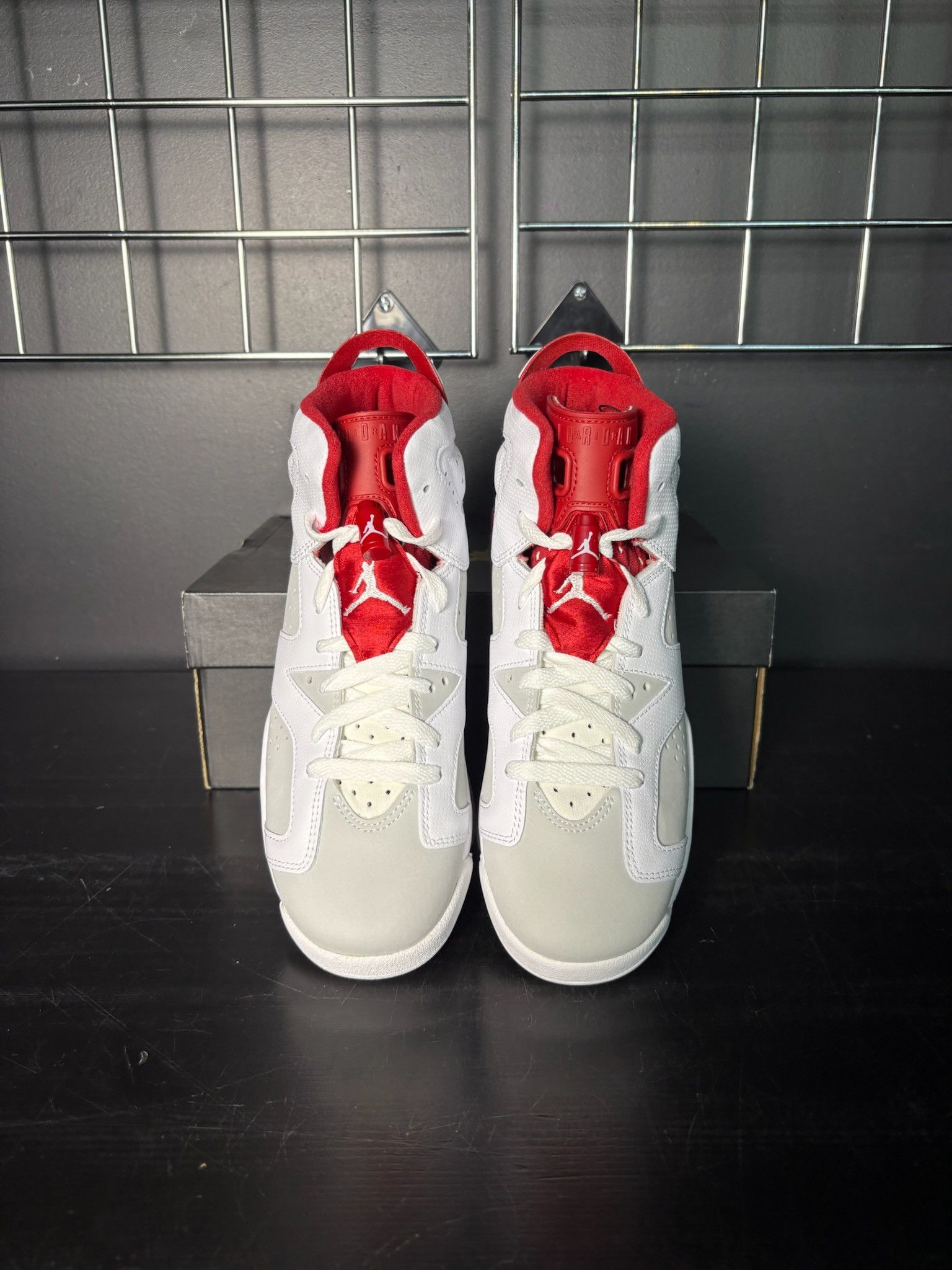 Jordan Brand Air Jordan 6 Retro "Alternate Hare" (GS) - Size 7 Size US 7 / EU 40 - 3 Thumbnail