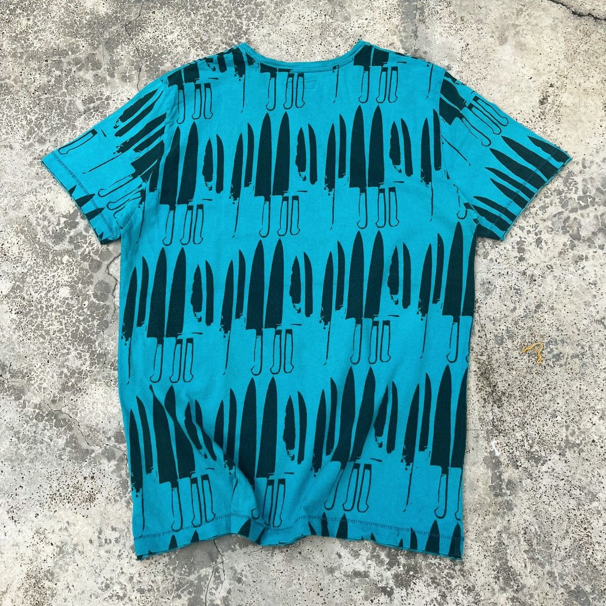 Andy Warhol Vintage Y2K Andy Warhol AOP Art Knives Design Tee Size US M / EU 48-50 / 2 - 2 Thumbnail