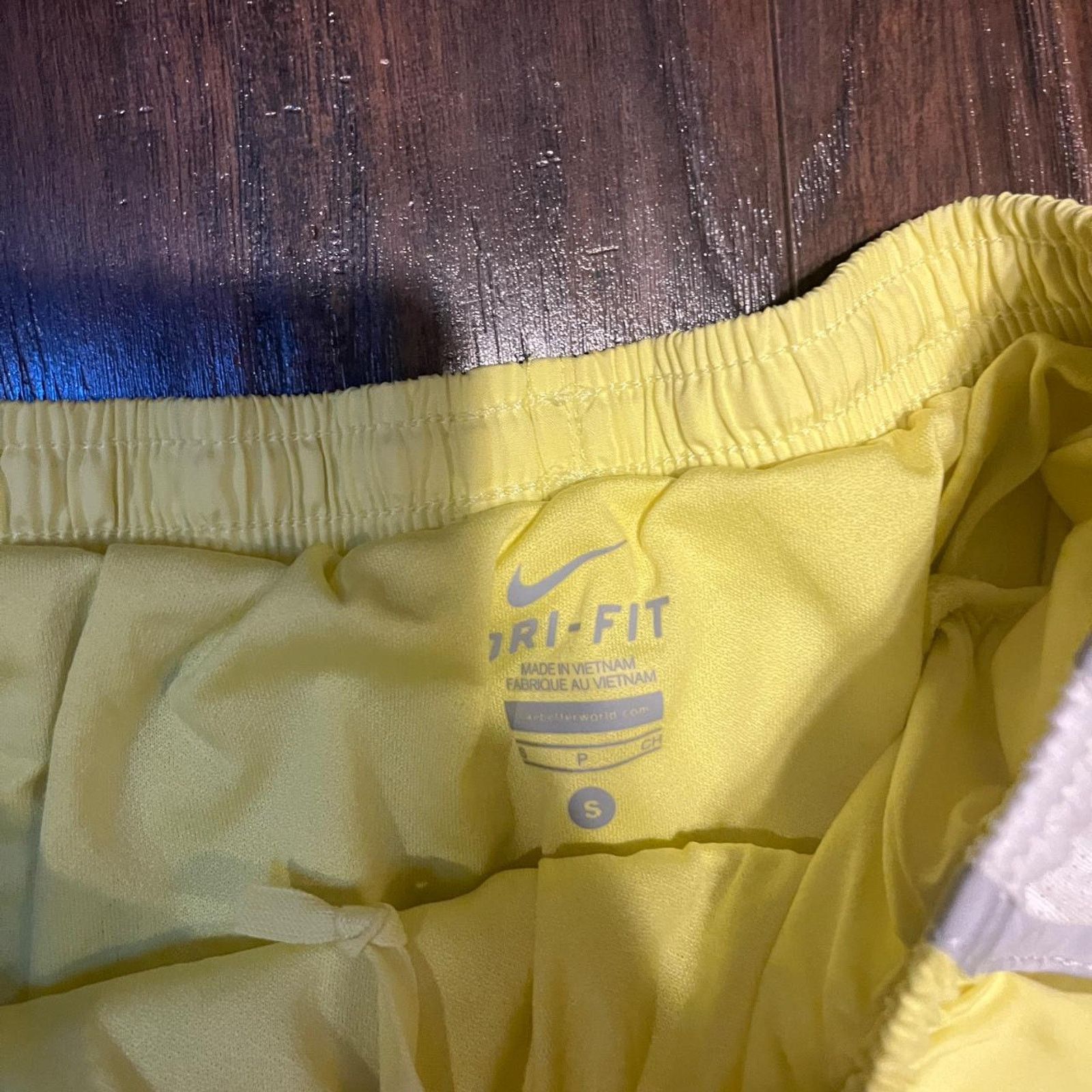 Nike Yellow Nike athletic shorts Size 30" / US 8 / IT 44 - 2 Thumbnail