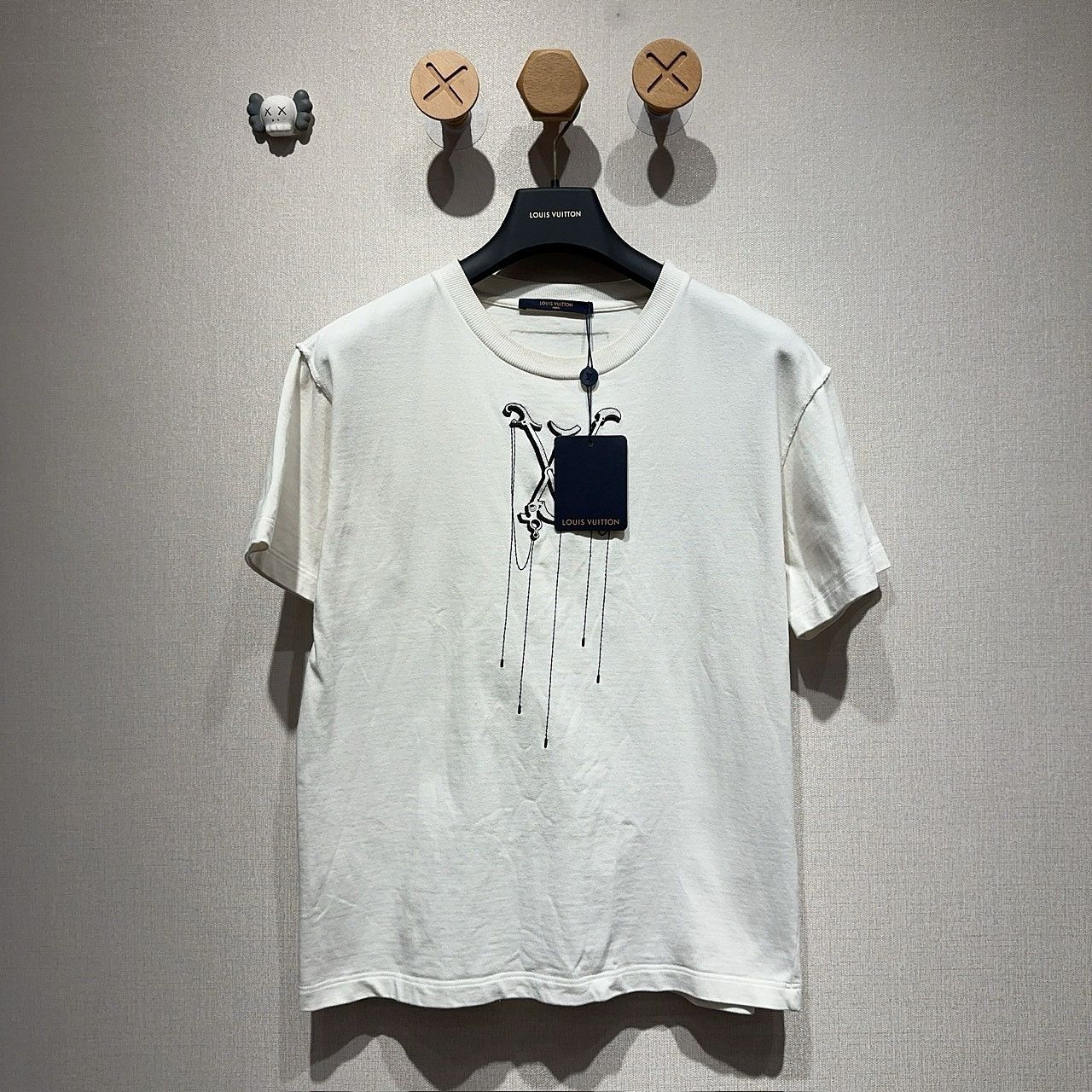 Louis Vuitton Louis Vuitton Embroidery Logo T-Shirt Size S Size US S / EU 44-46 / 1 - 1 Thumbnail