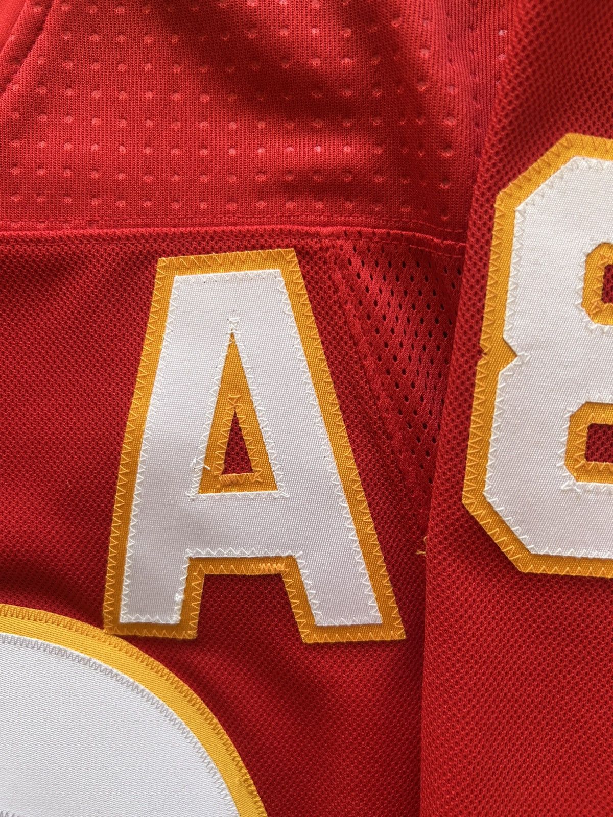 NHL Calgary Flames Elias Lindholm Autograph Jersey Size US XL / EU 56 / 4 - 5 Thumbnail