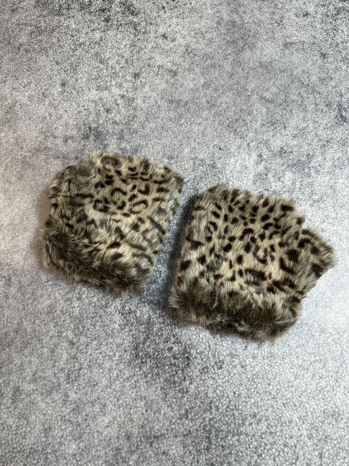 Other Vintage Leopard Gloves Alt Streetwear Rare Fur USA Casual Size ONE SIZE - 1 Thumbnail