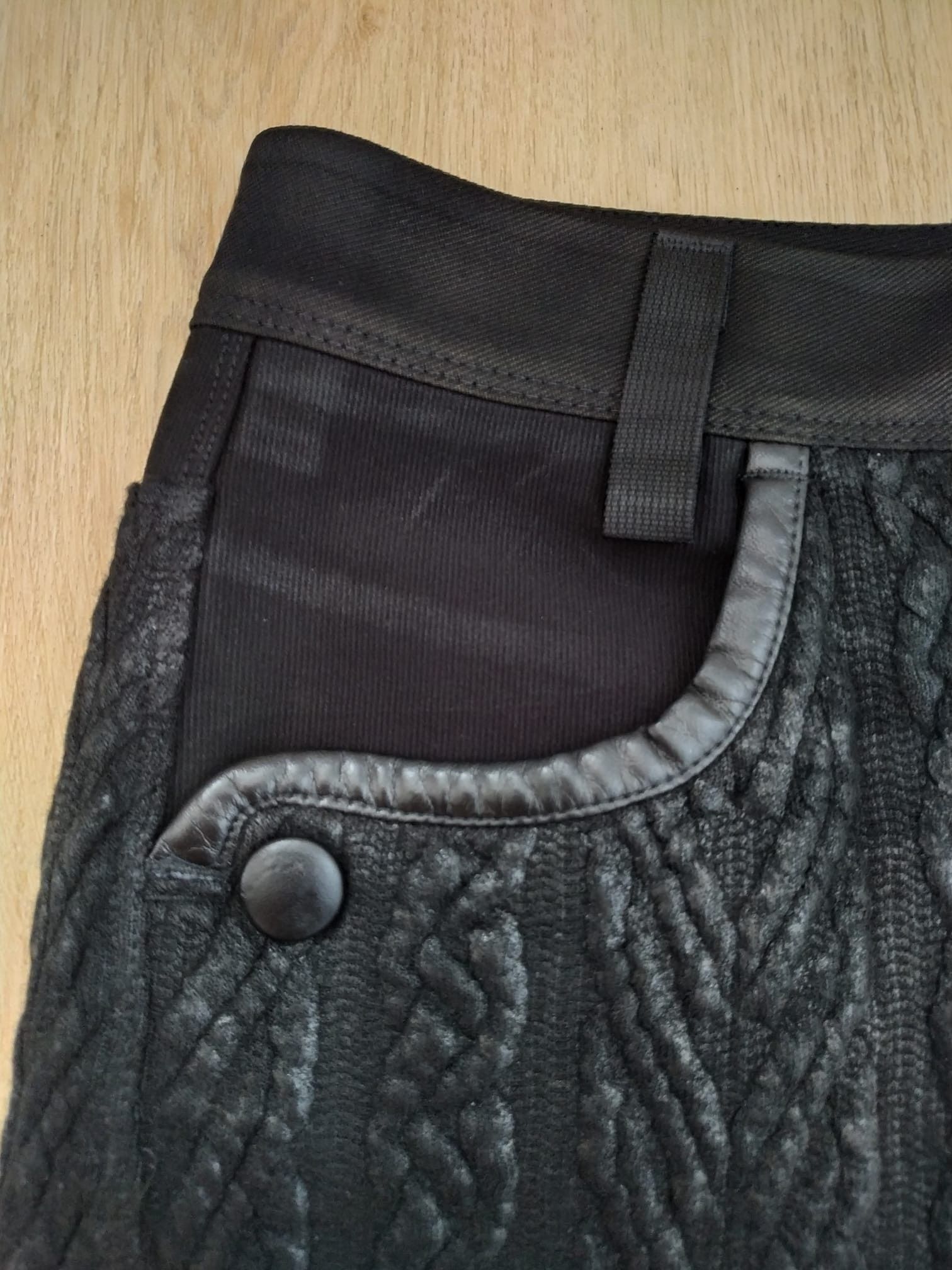 Designer HIGH by Claire Campbell black skirt, pattern 6 size Size 28" / US 6 / IT 42 - 7 Thumbnail