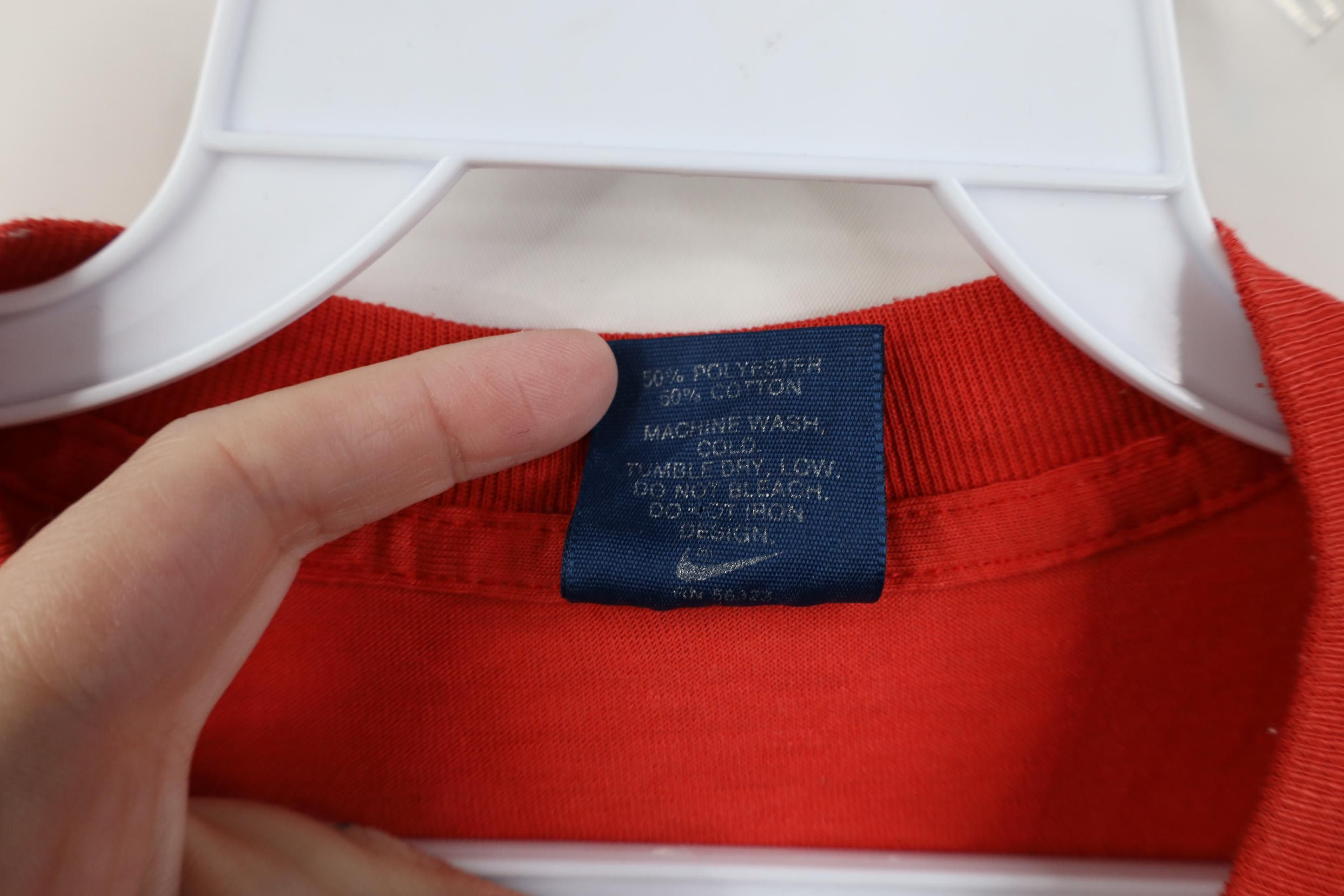 Nike Vintage 70s 80s Nike Thin Spell Out Swoosh T-Shirt Red USA Size US M / EU 48-50 / 2 - 11 Thumbnail