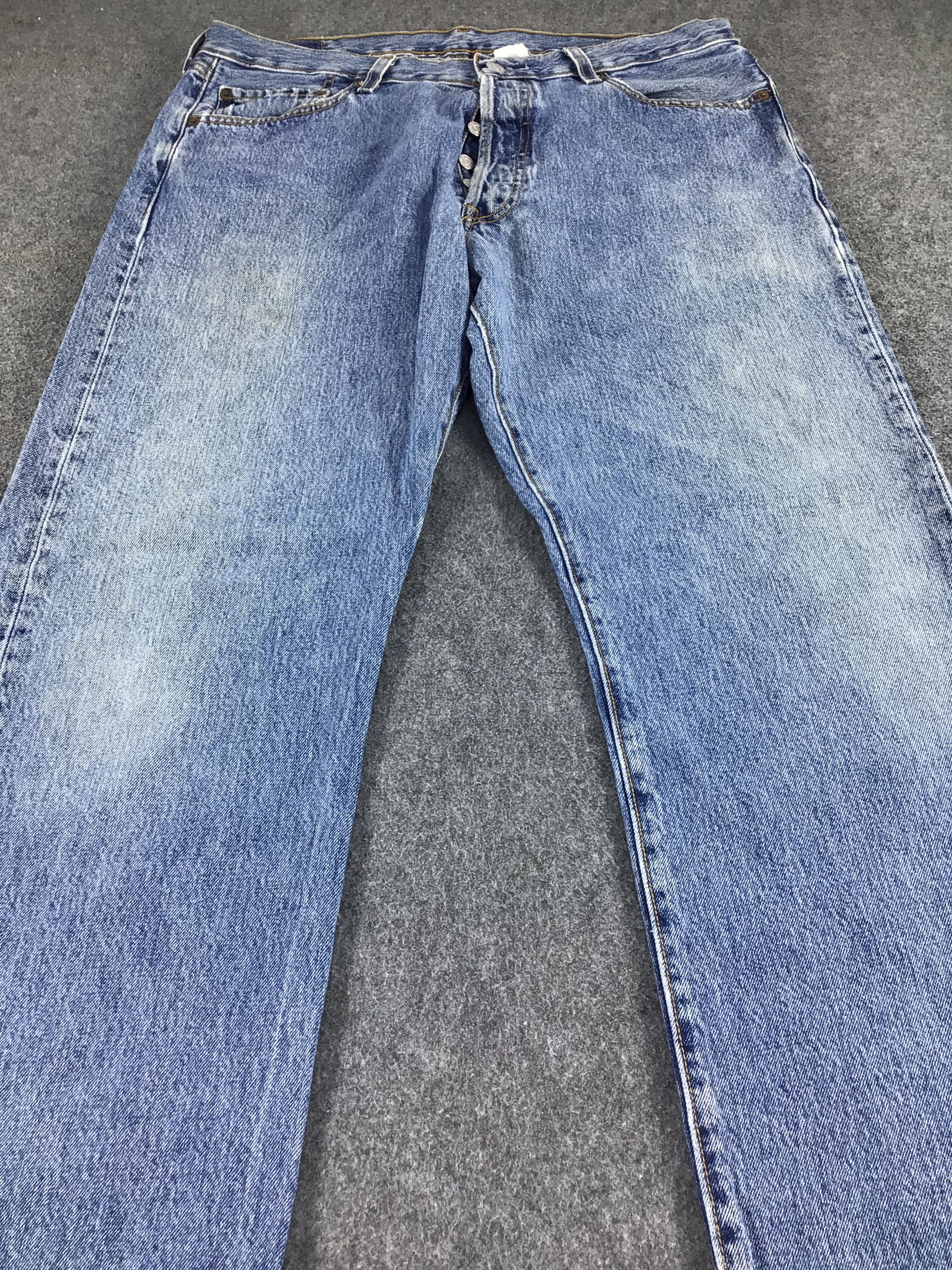 Levi's Vintage Levis 501 Jeans Faded Blue Stone Wash Denim -J526 Size US 36 / EU 52 - 3 Thumbnail