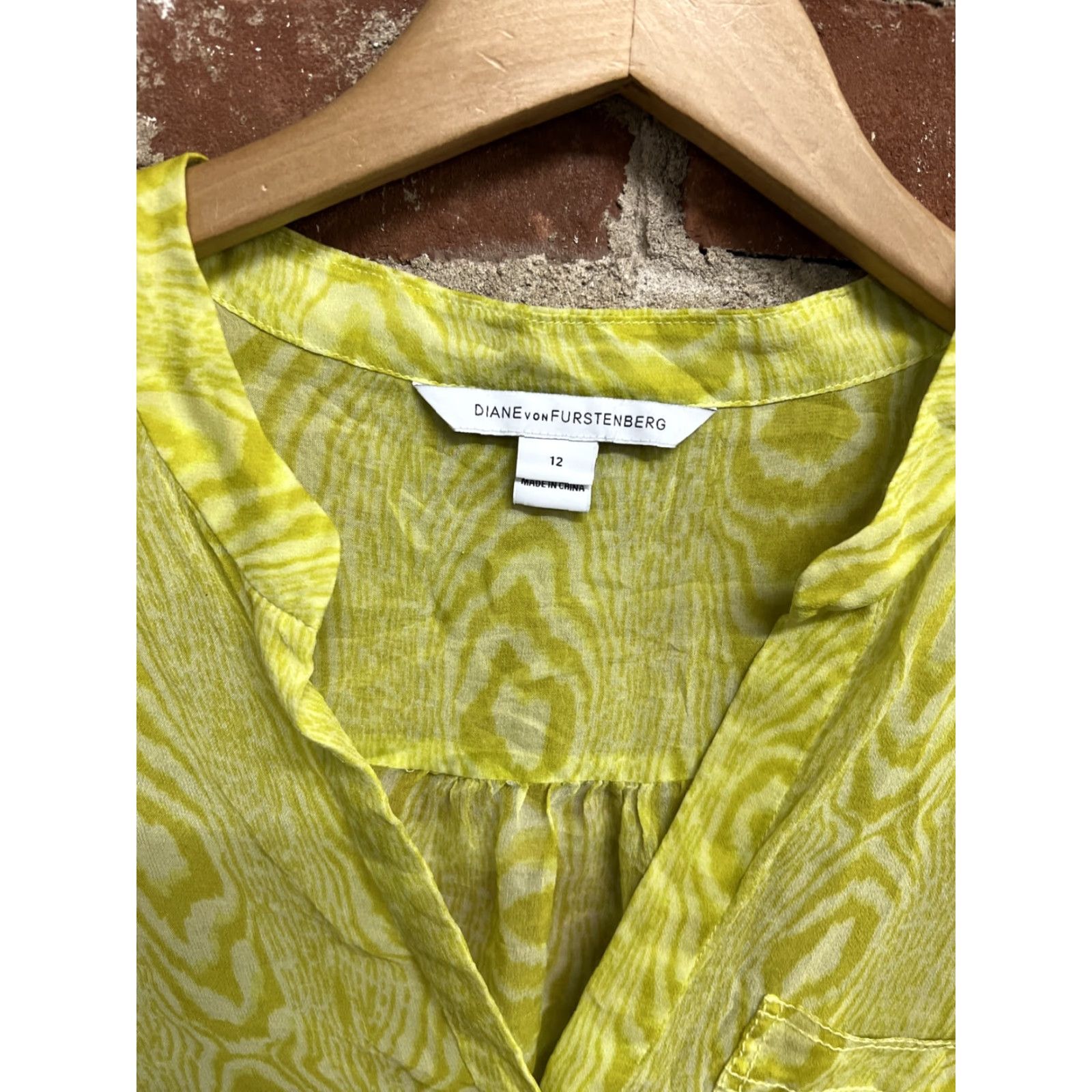 Diane von Furstenberg diane von furstenberg Womens Green Silk Button Blouse Size 12 Size XL / US 12-14 / IT 48-50 - 2 Thumbnail
