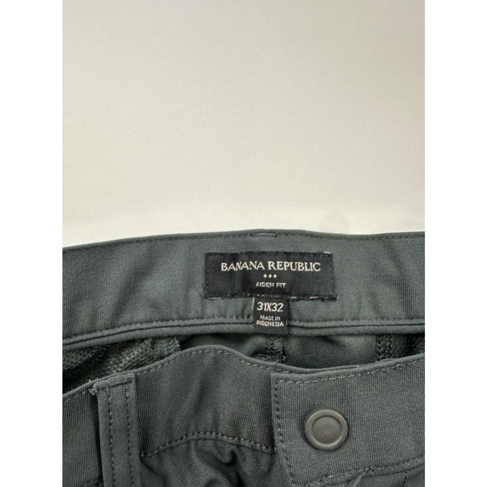 Banana Republic Banana Republic Pants Mens 31 x 32 Grey Aiden Slim Performance Chino Flat Front Uncuffed Straight Leg 32 Inseam Slim Fit Regular Size Type Mens Size US 30 / EU 46 - 4 Thumbnail