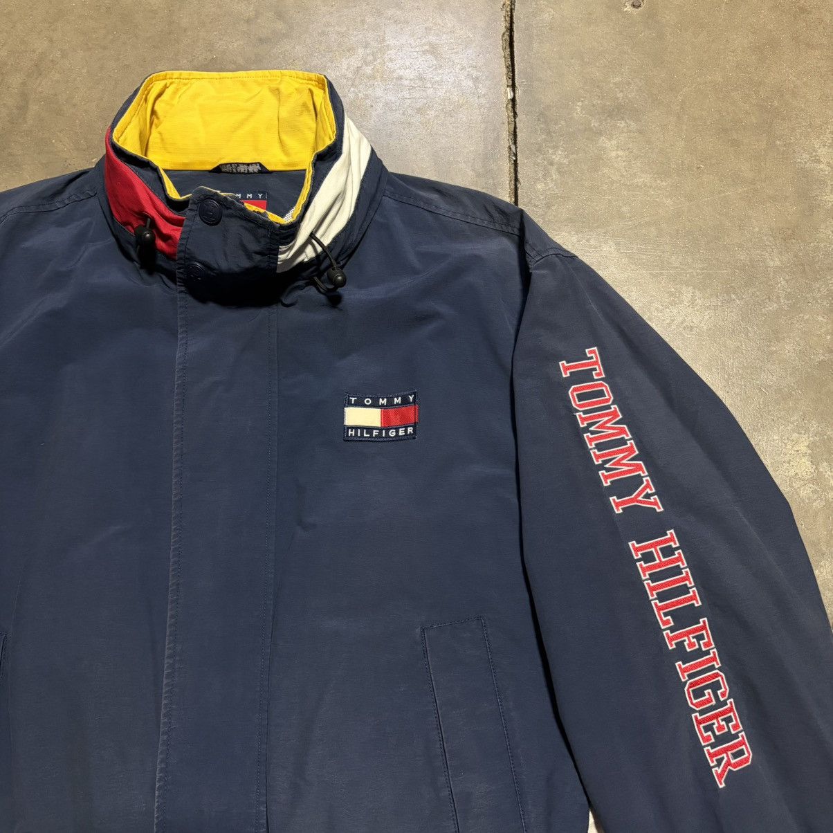 Tommy Hilfiger Vintage Tommy Hilfiger Jacket Lightweight Sailing Logo 90s Size US XL / EU 56 / 4 - 3 Thumbnail