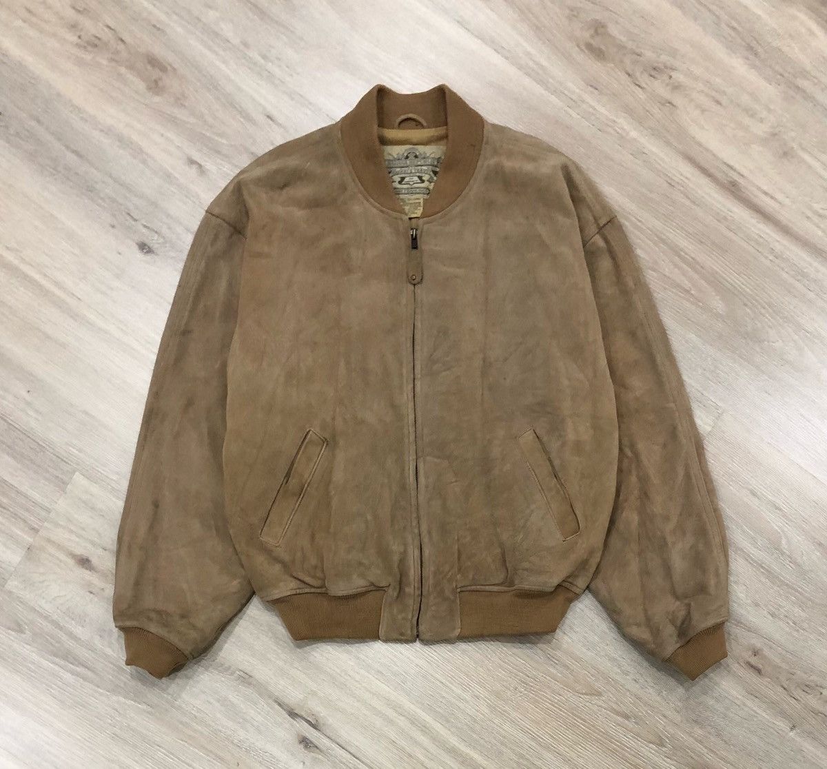 Banana Republic Vintage Banana Republic Men’s Suede Leather Bomber Jacket Size US L / EU 52-54 / 3 - 1 Thumbnail