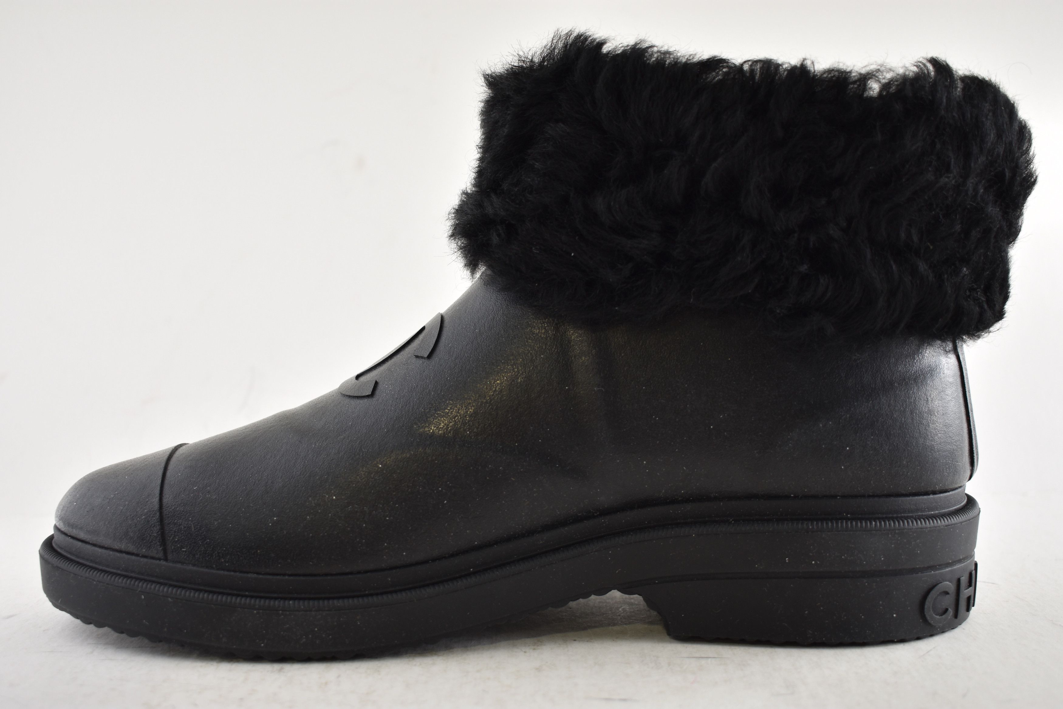 Chanel Chanel 24K Shearling Fur Rubber CC Short Ankle Rain Boots 40 Size US 10 / IT 40 - 13 Thumbnail