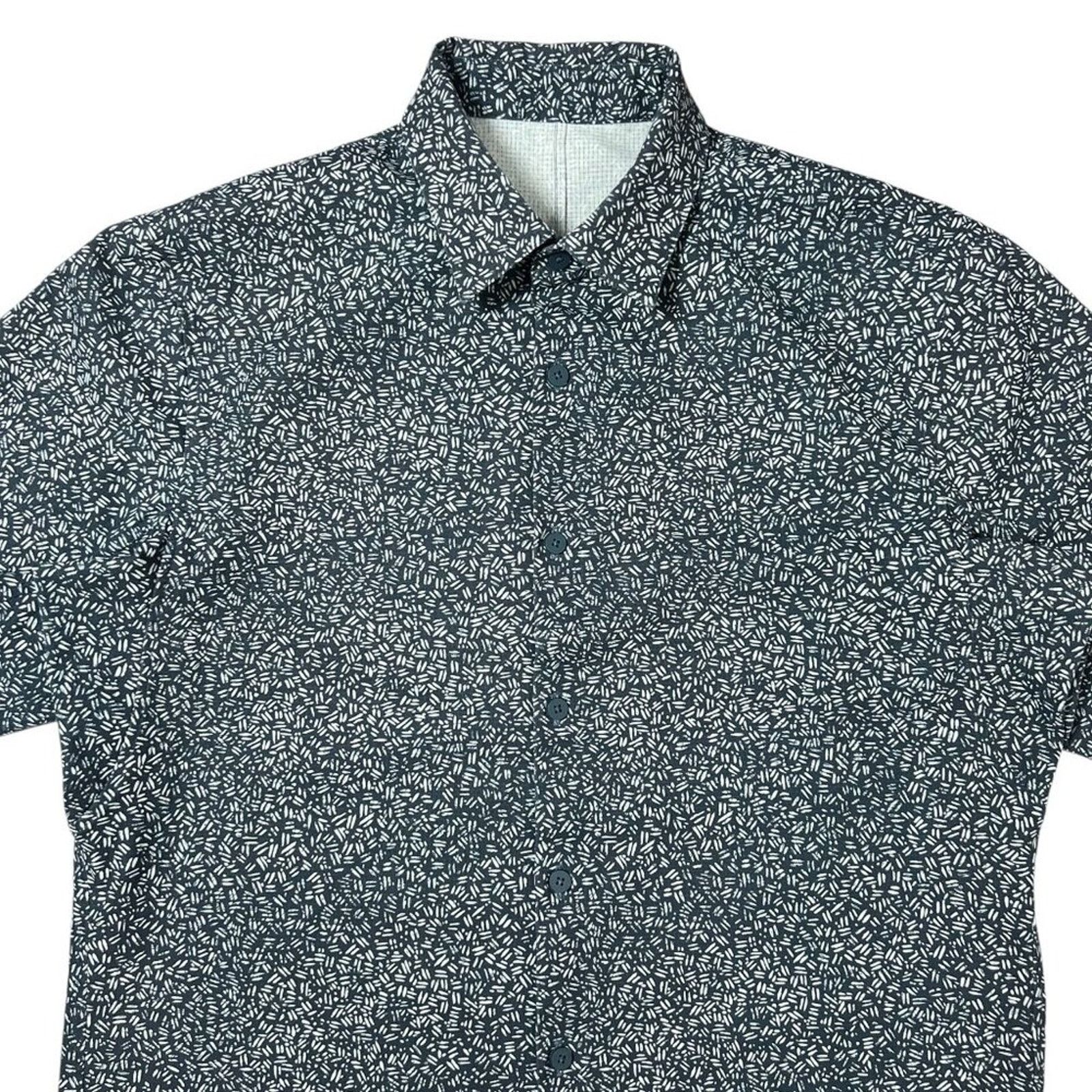 Lululemon Lululemon Down to the Wire Button Shirt Size M Navy Stretch Size US M / EU 48-50 / 2 - 11 Thumbnail