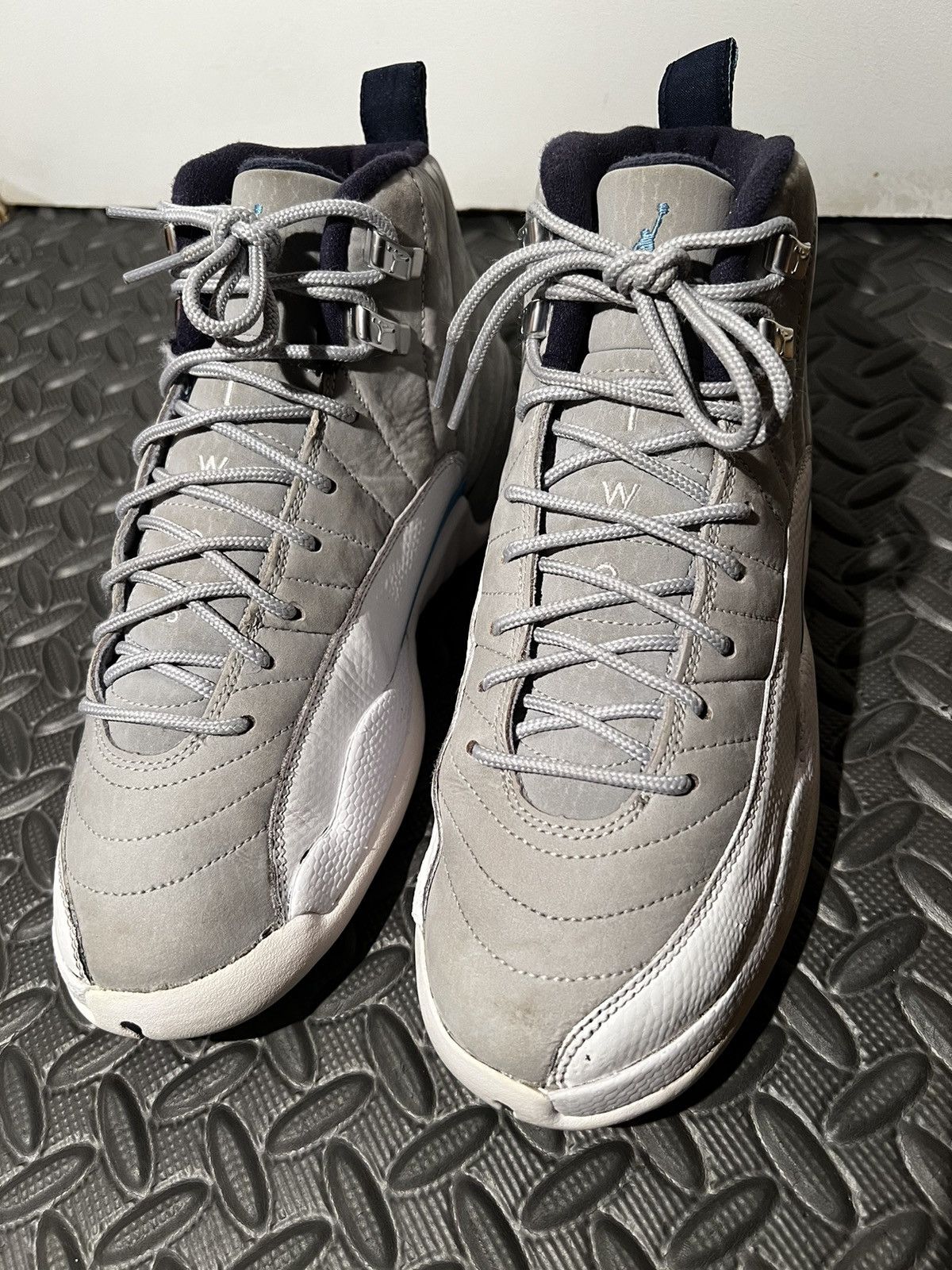Jordan Brand CLEAN Air Jordan 12 Retro Wolf Grey size 7 Shoes Size US 7 / EU 40 - 3 Thumbnail