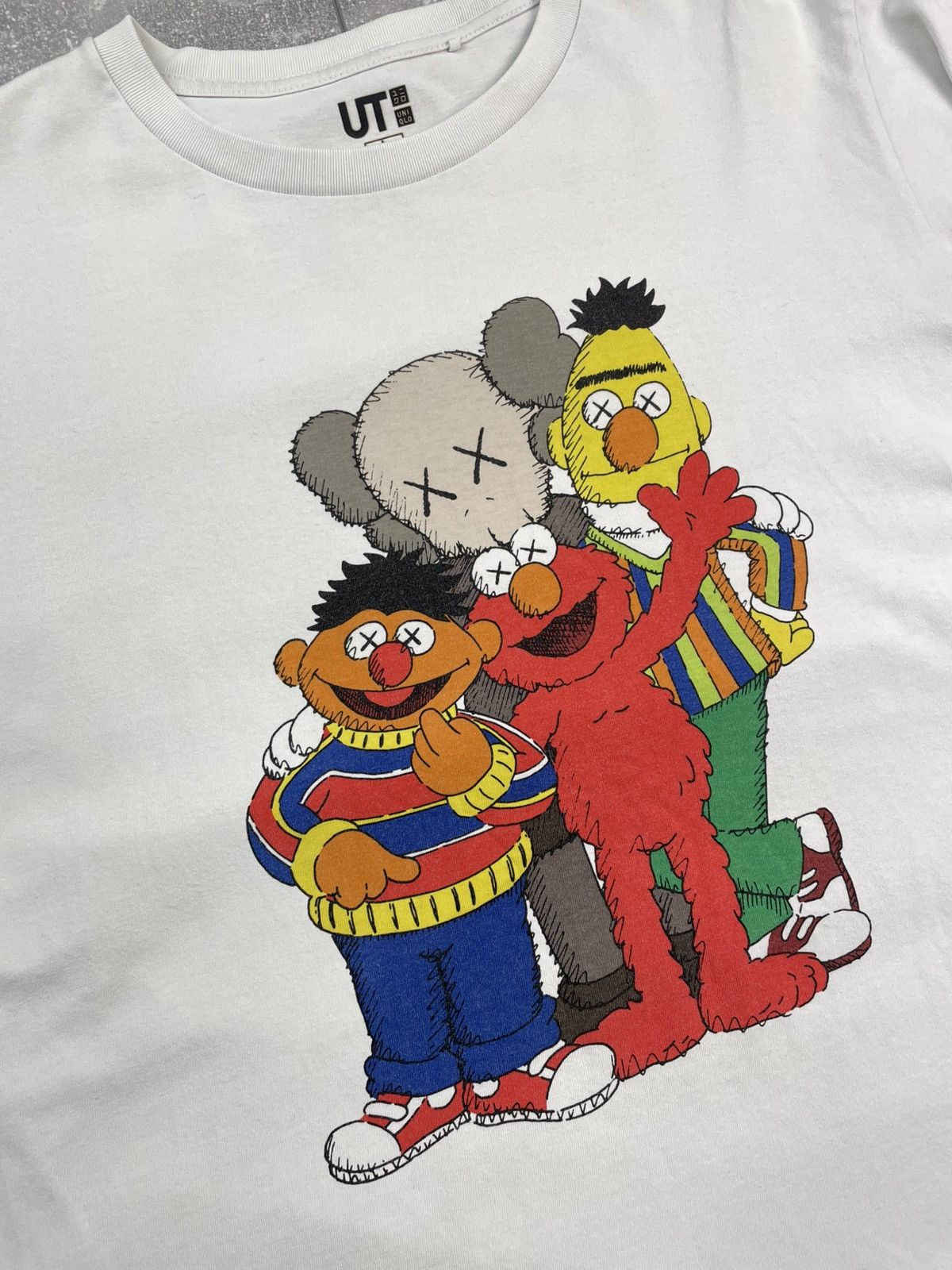 Kaws × Uniqlo Uniqlo x Kaws T-shirt Sesame Street Elmo Bert Ernie BFF Size US L / EU 52-54 / 3 - 2 Thumbnail