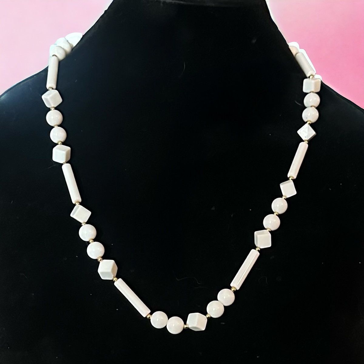 Vintage Vintage white lucite bead necklace Size ONE SIZE - 1 Thumbnail