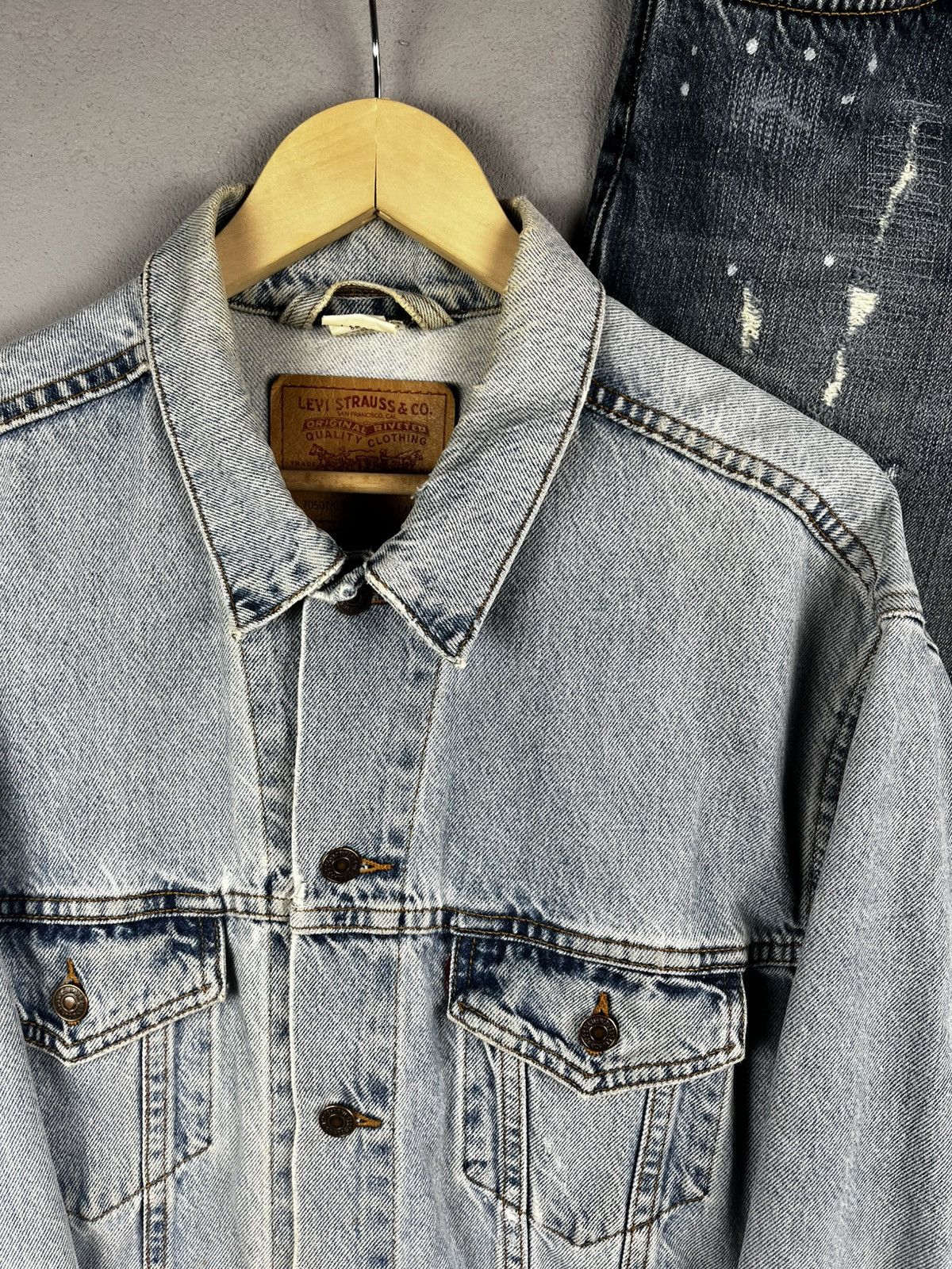 Levi's Levis distressed denim jacket vintage Size US L / EU 52-54 / 3 - 2 Thumbnail