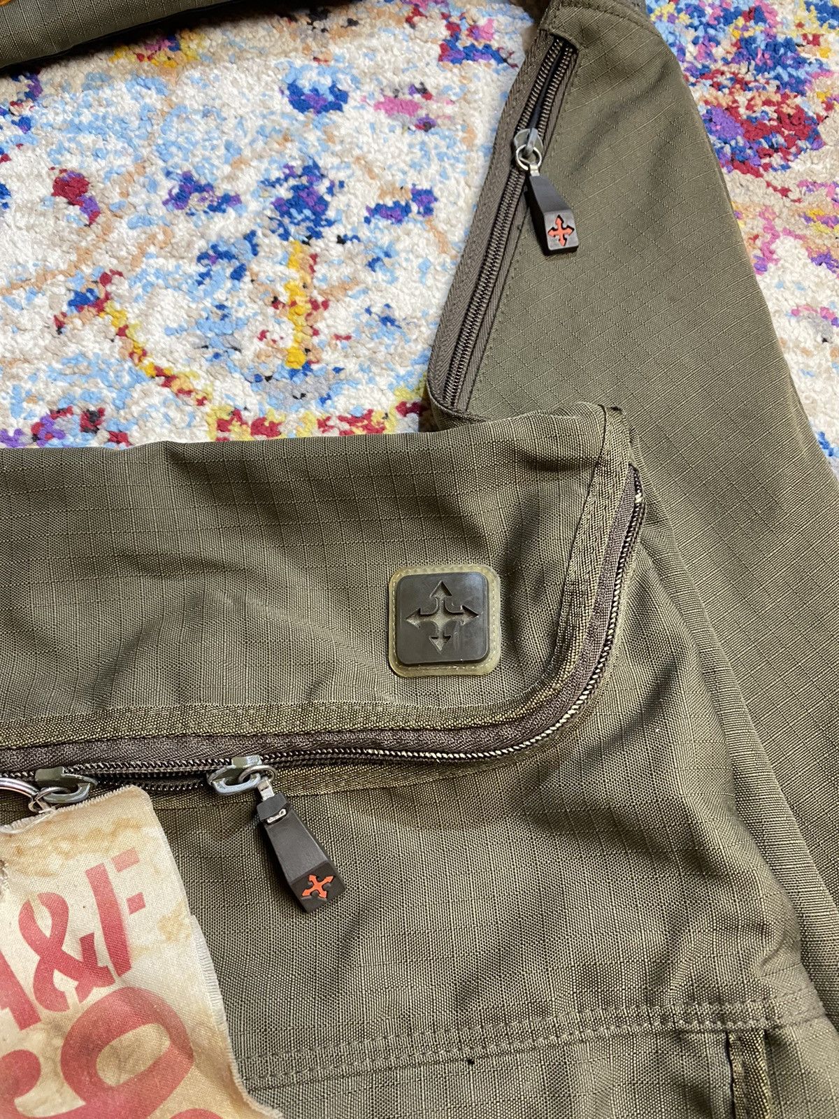 Guess 2003 Guess Jeans Company Multizipper Sling Fatigue Bag Size ONE SIZE - 9 Thumbnail