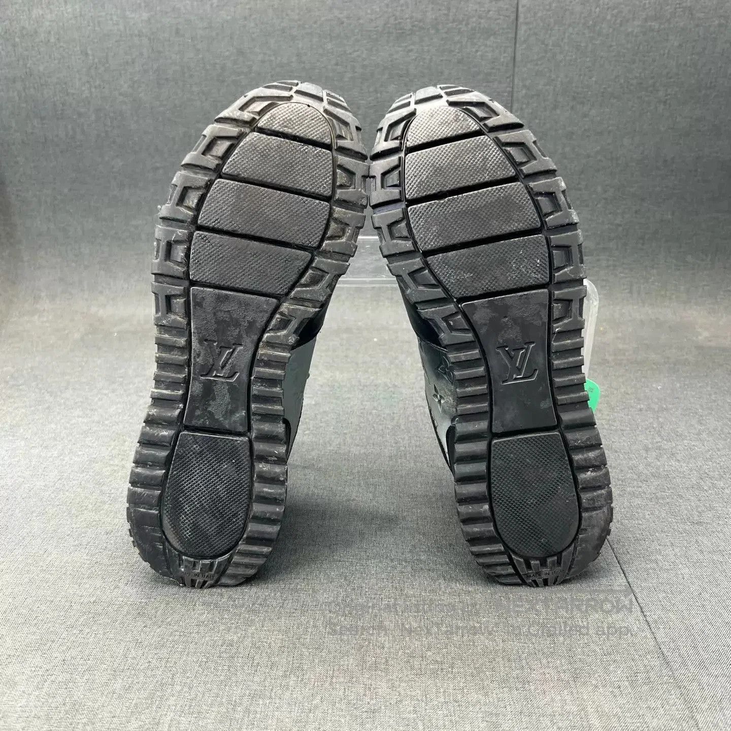 Louis Vuitton Black Low-Top Sneakers Size 6.5. Size US 6.5 / EU 39-40 - 7 Thumbnail