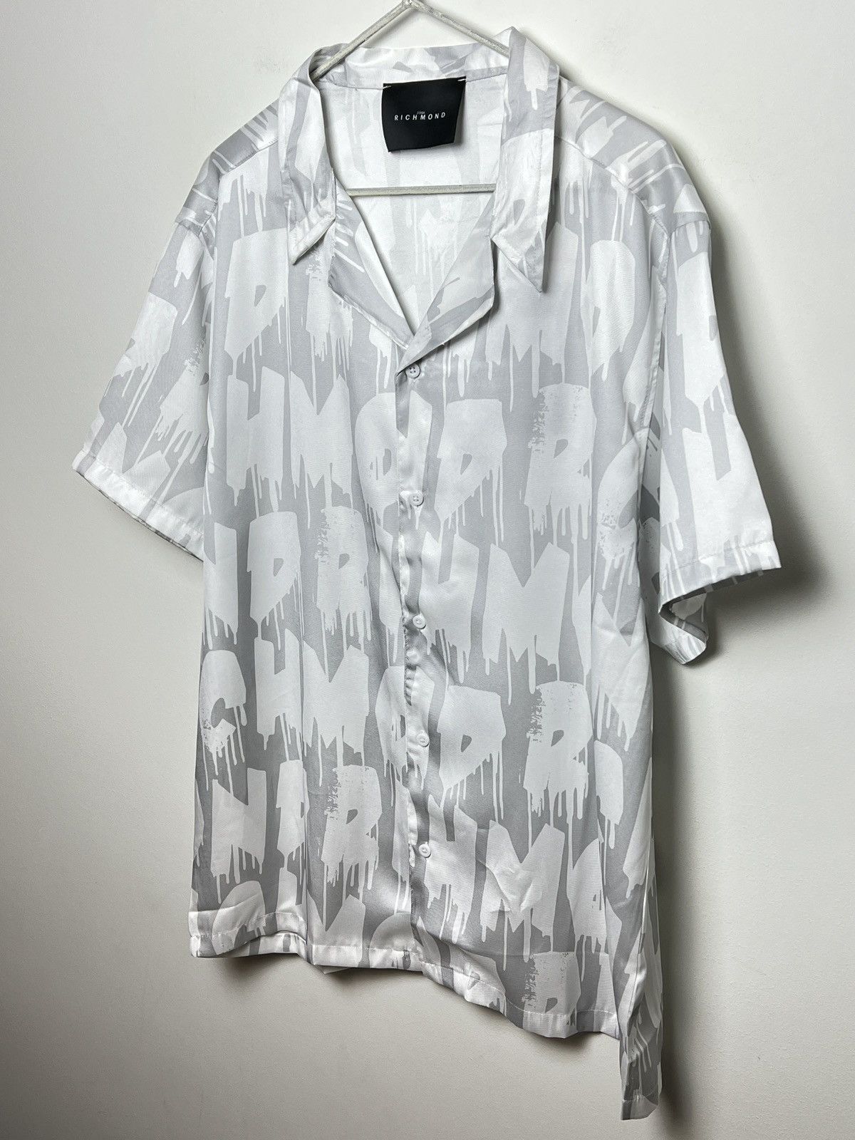 John Richmond richmond graffiti satin camp collar shirt Size US L / EU 52-54 / 3 - 2 Thumbnail