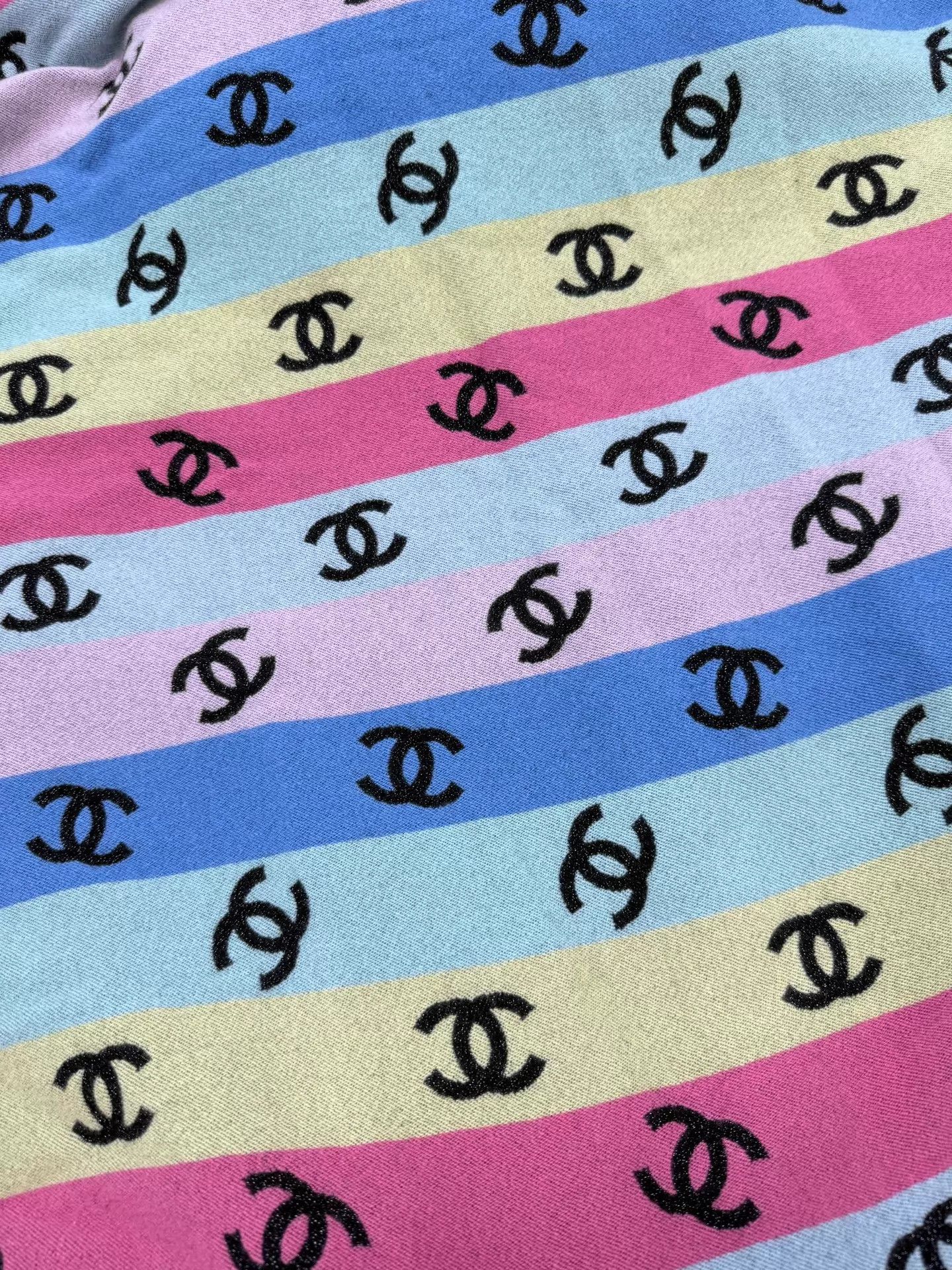 Chanel Chanel Rainbow Lg Logo Double-Faced Cashmere Oversized Shawl Size ONE SIZE - 3 Thumbnail