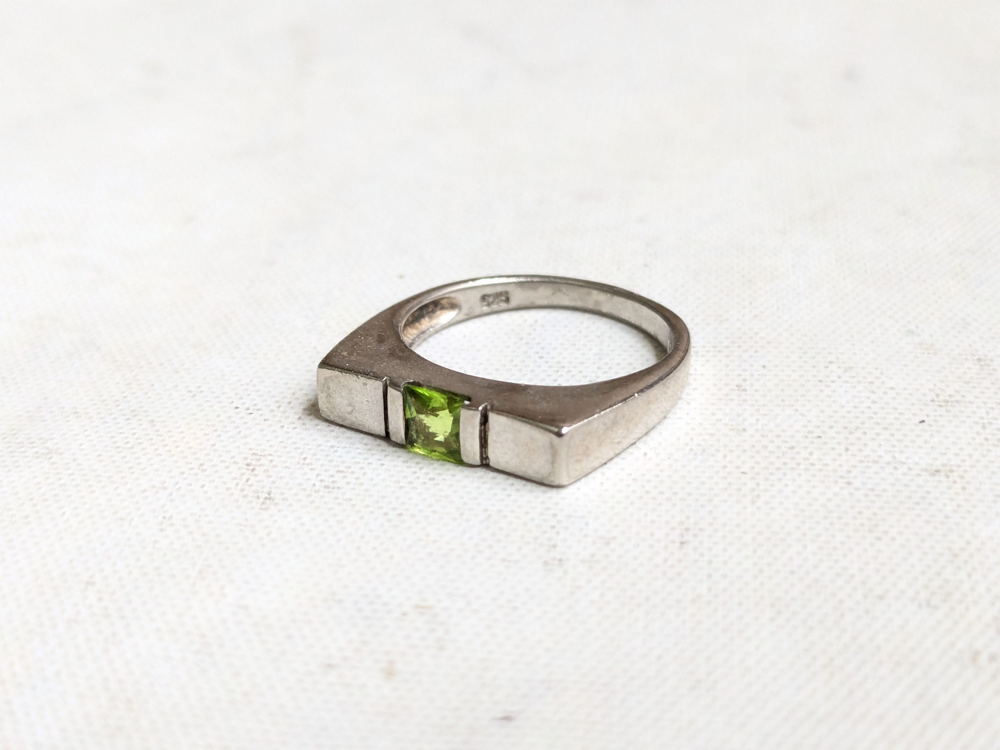 Vintage Vintage Sterling Silver Ring Green Peridot 5.75 Size ONE SIZE - 5 Thumbnail