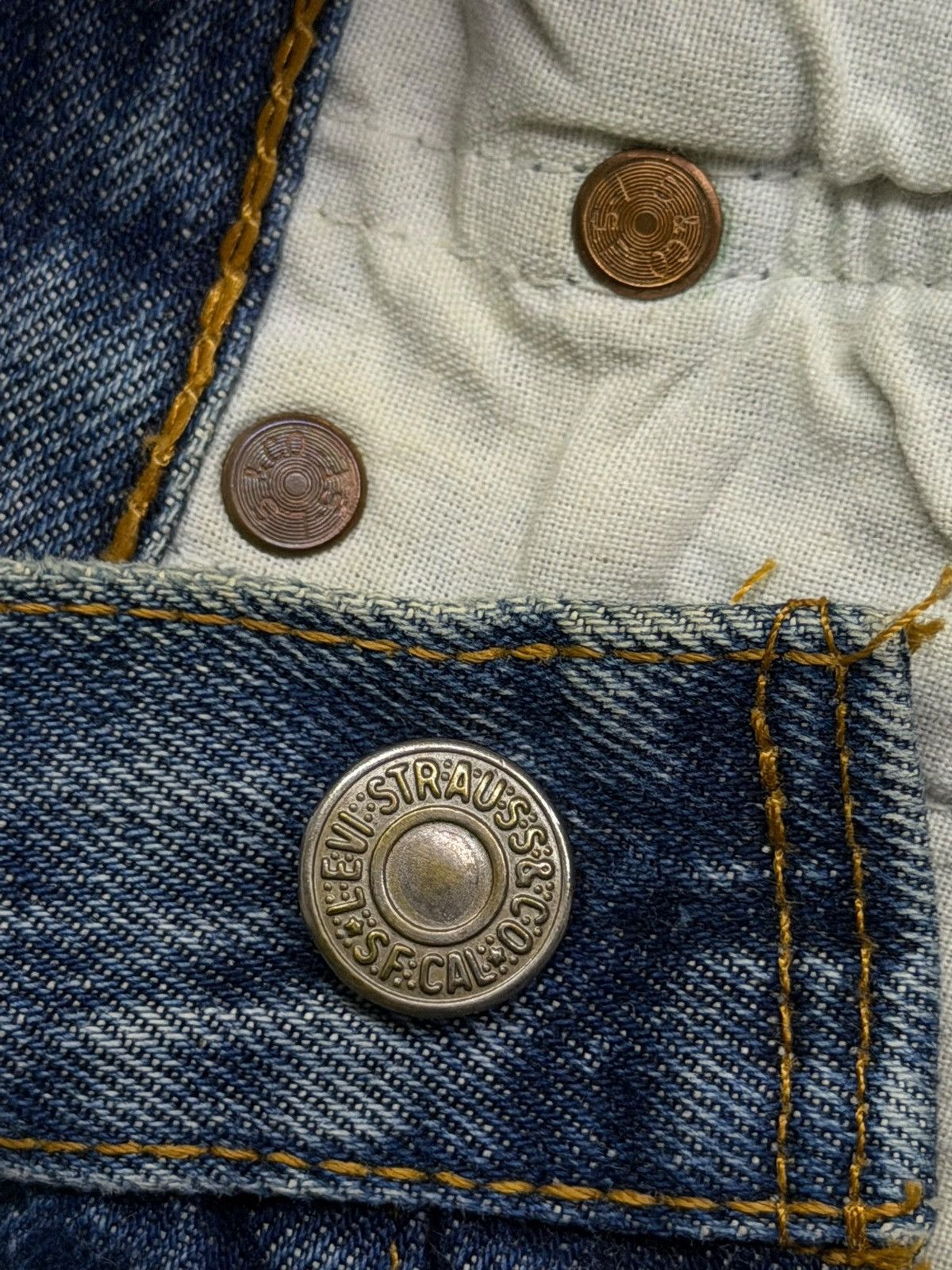 Levi's Vintage 90s Levi’s 501 Made in USA Distressed Denim Jeans 31 Size US 31 - 10 Thumbnail