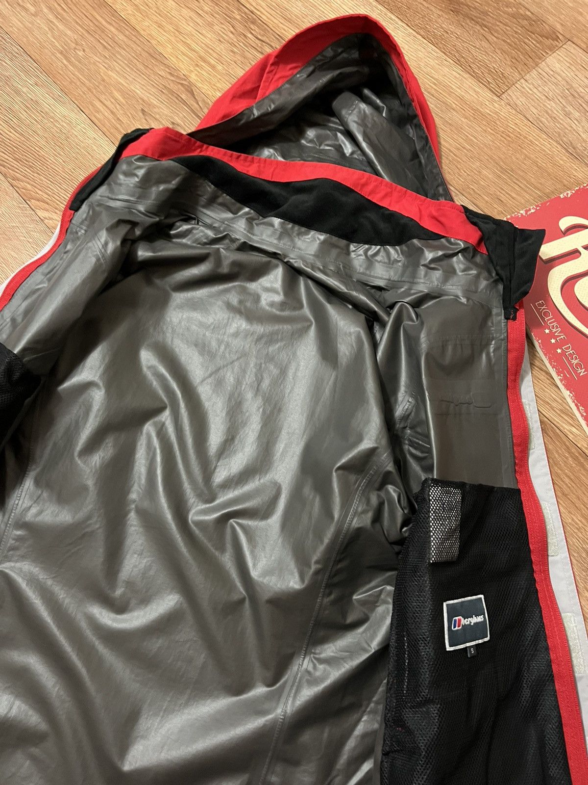 Berghaus Vintage Berghaus Gore-Tex Paclite Shell Jacket Size US S / EU 44-46 / 1 - 5 Thumbnail