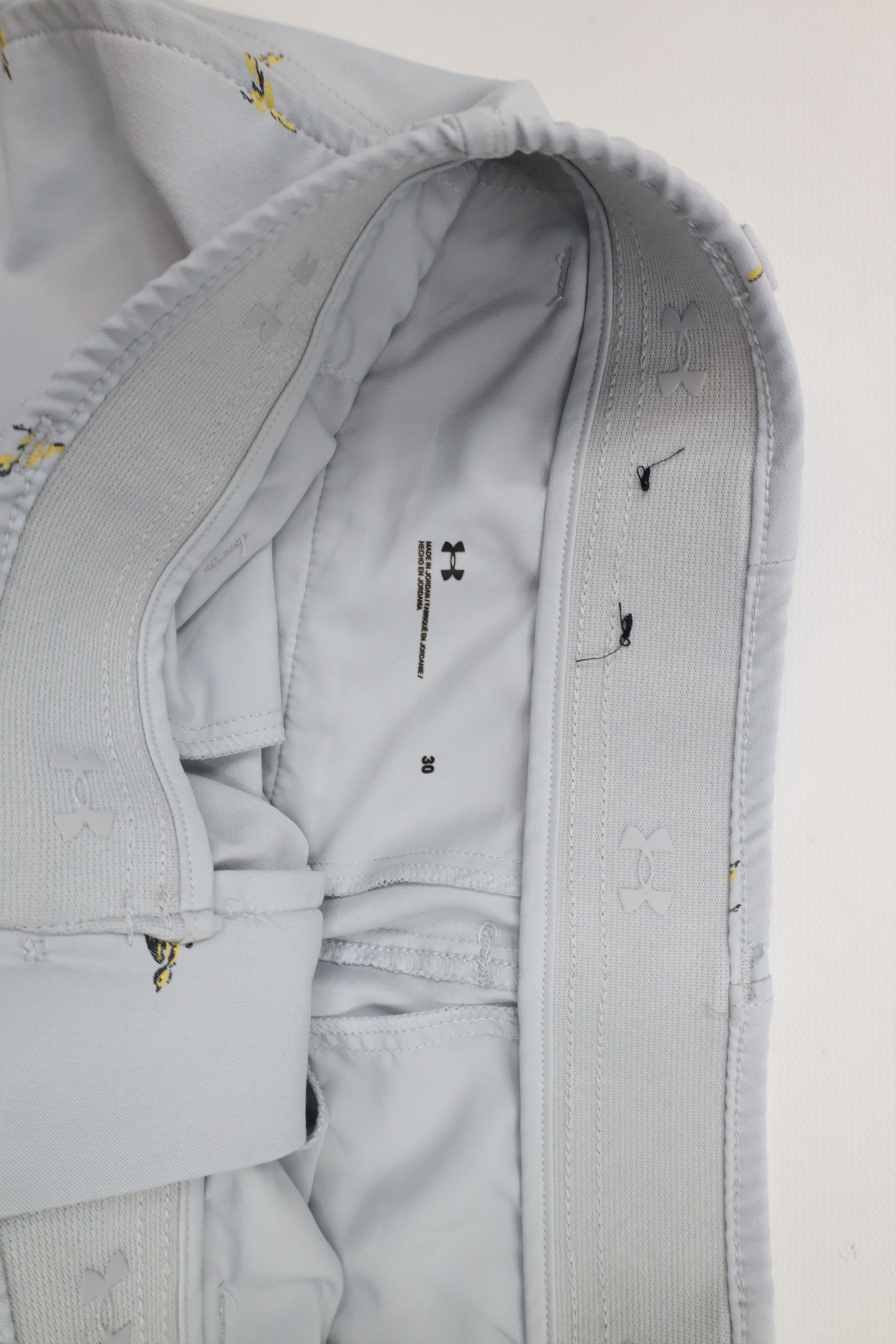 Under Armour × Vintage Under Armour All Over Print Flat Front Golf Chino Shorts Size US 30 / EU 46 - 8 Thumbnail