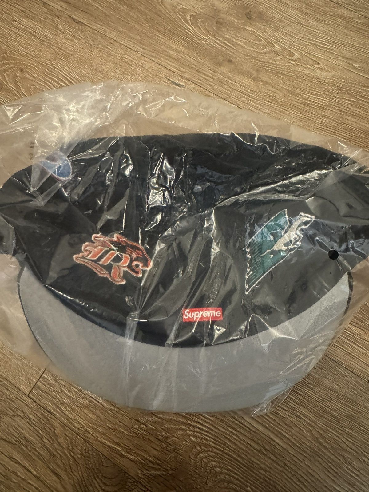 Supreme Supreme Mascots S Logo New Era (Black) Size ONE SIZE - 4 Thumbnail
