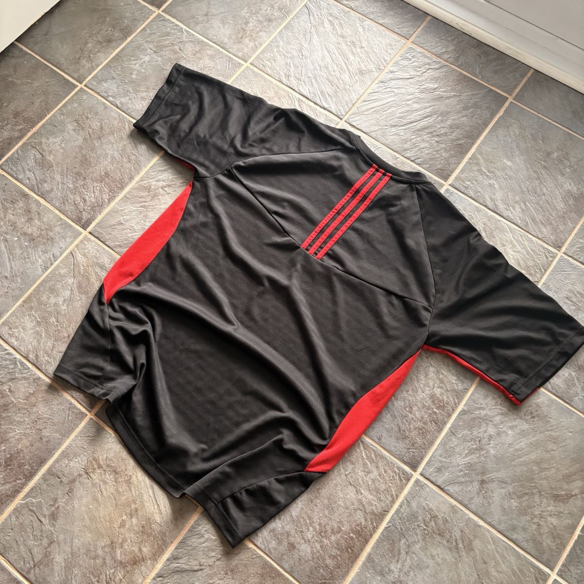 Adidas × Vintage Vintage adidas y2k t shirt with red stripes behind the shirt Size US L / EU 52-54 / 3 - 5 Thumbnail