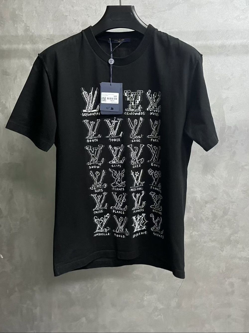Louis Vuitton Louis Vuitton Graphic Print T-Shirt Size L Size US L / EU 52-54 / 3 - 1 Thumbnail