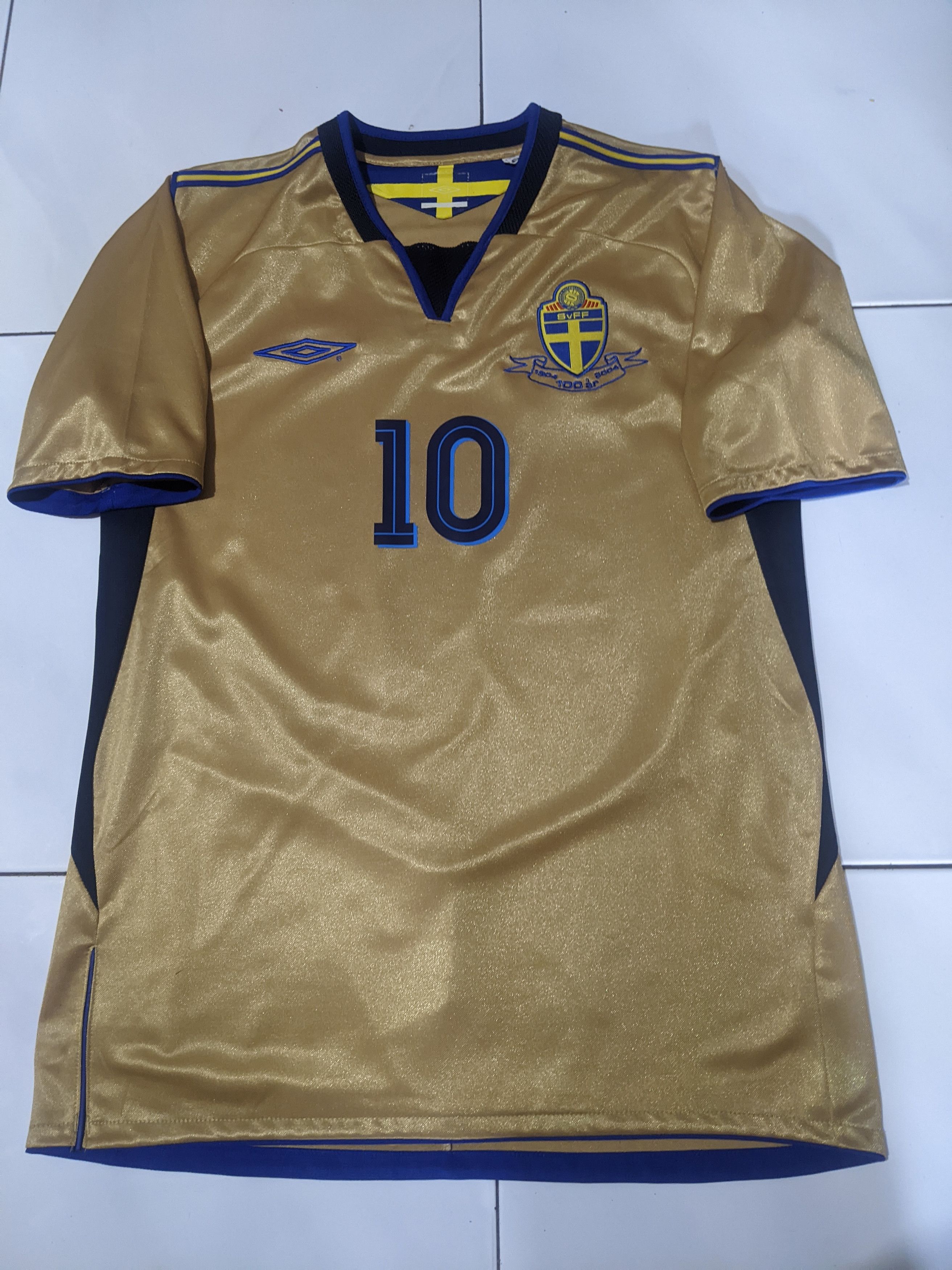 Umbro Swedia 2004 third Ibrahimovic Jersey football shirt Size US M / EU 48-50 / 2 - 1 Thumbnail