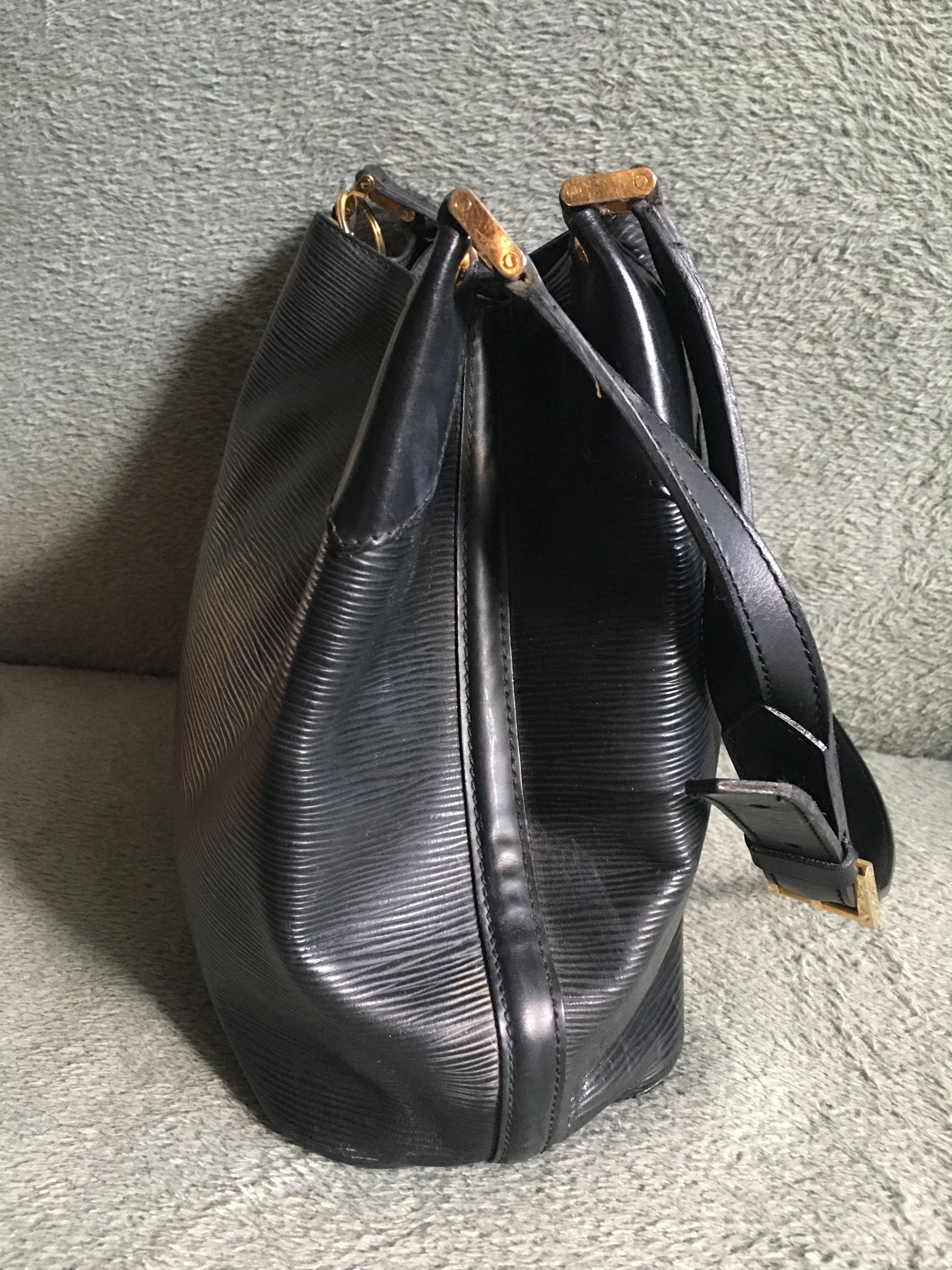 Louis Vuitton Louis Vuitton Epi Mandara Leather Black Shoulder Bag Size ONE SIZE - 4 Thumbnail