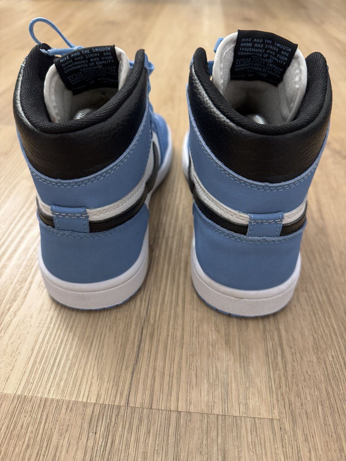 Jordan Brand Nike Air Jordan 1 High Retro UNC University Blue 39 sneakers Size US 8 / IT 38 - 8 Thumbnail
