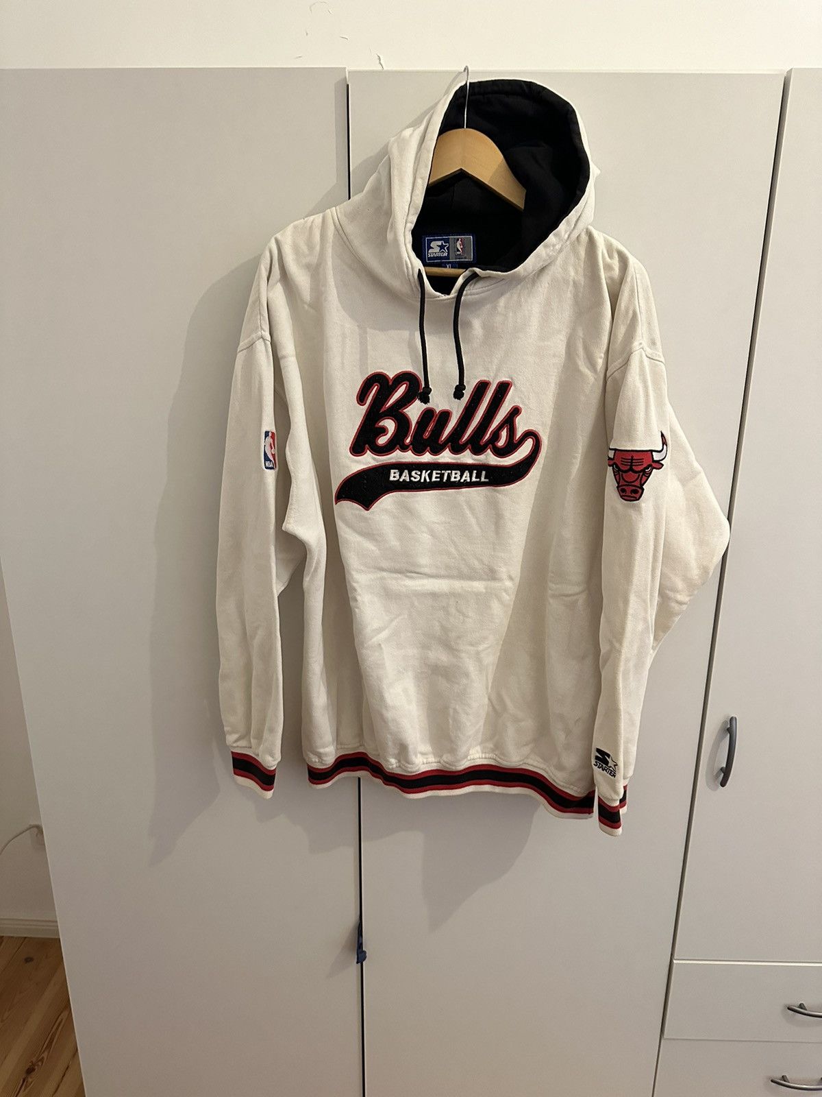 Starter Starter Hoodie Pullover Chicago Bulls Size XL NBA Vintage Size US XL / EU 56 / 4 - 3 Thumbnail