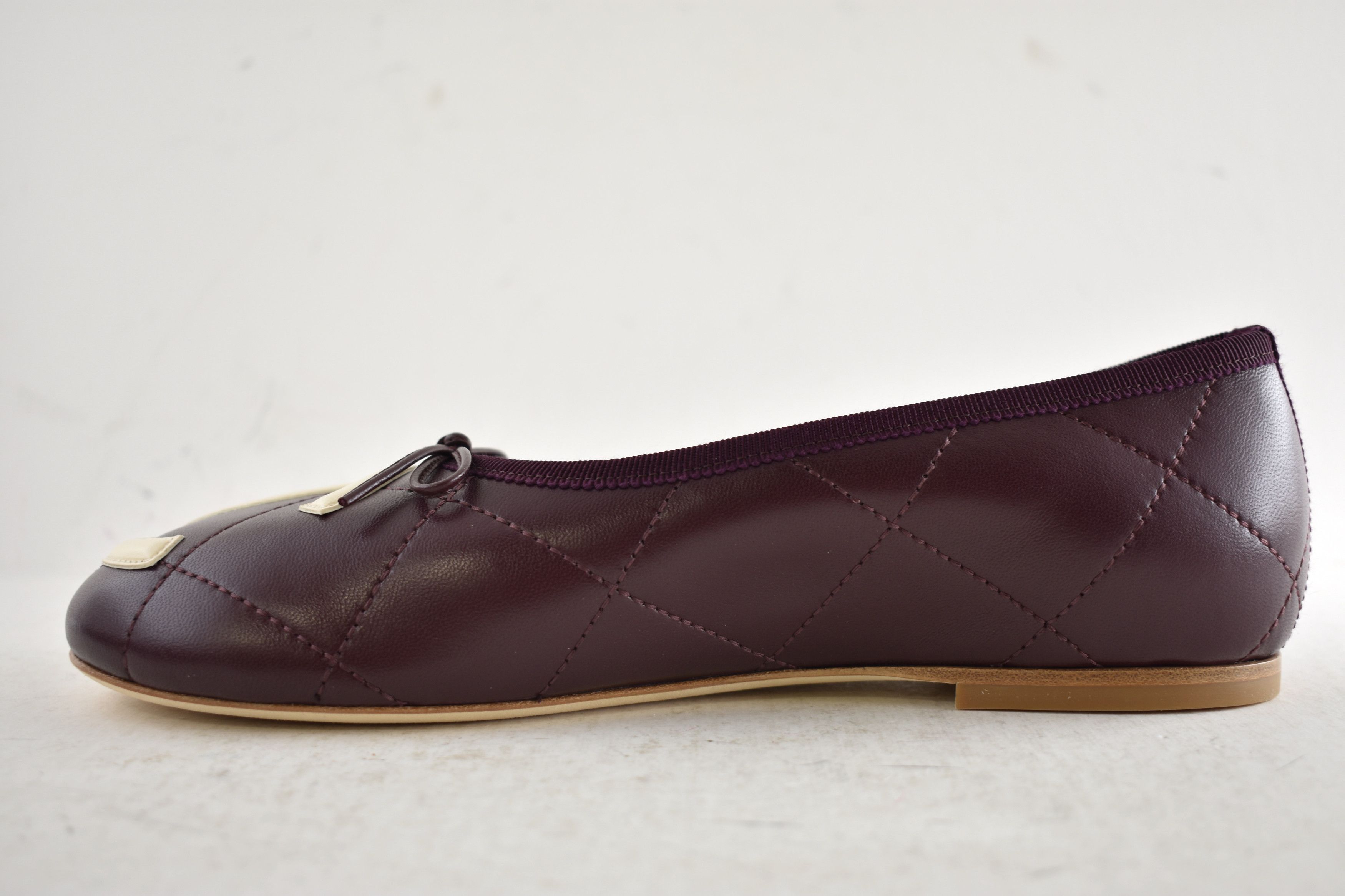 Chanel 26M Coco Beach Cambon Burgundy CC Ballet Ballerina Flat 37.5 Size US 7.5 / IT 37.5 - 16 Thumbnail