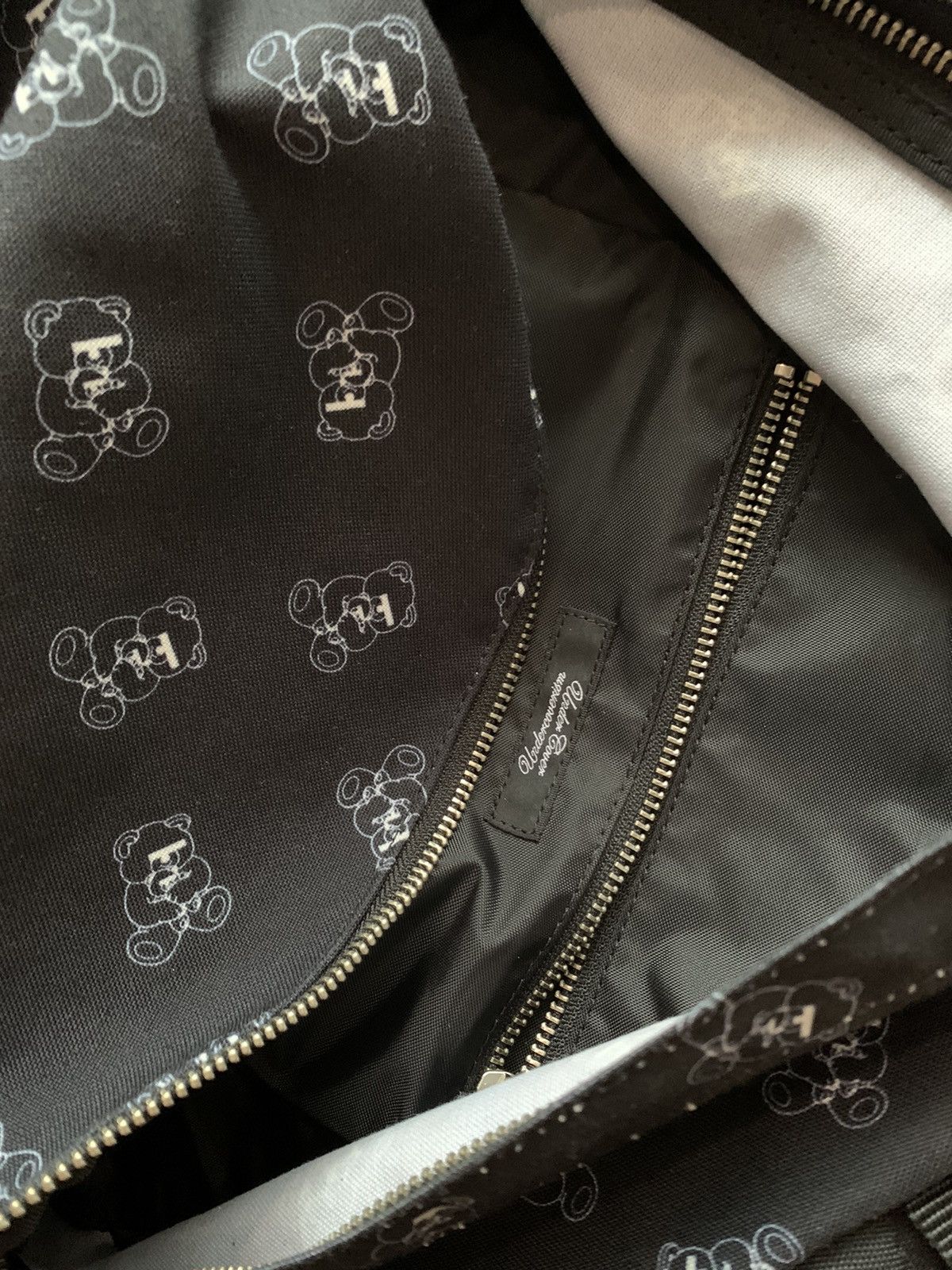 Jun Takahashi Undercover Jun Takahashi Blindfolded Bear Graphic Backpack Size ONE SIZE - 3 Thumbnail