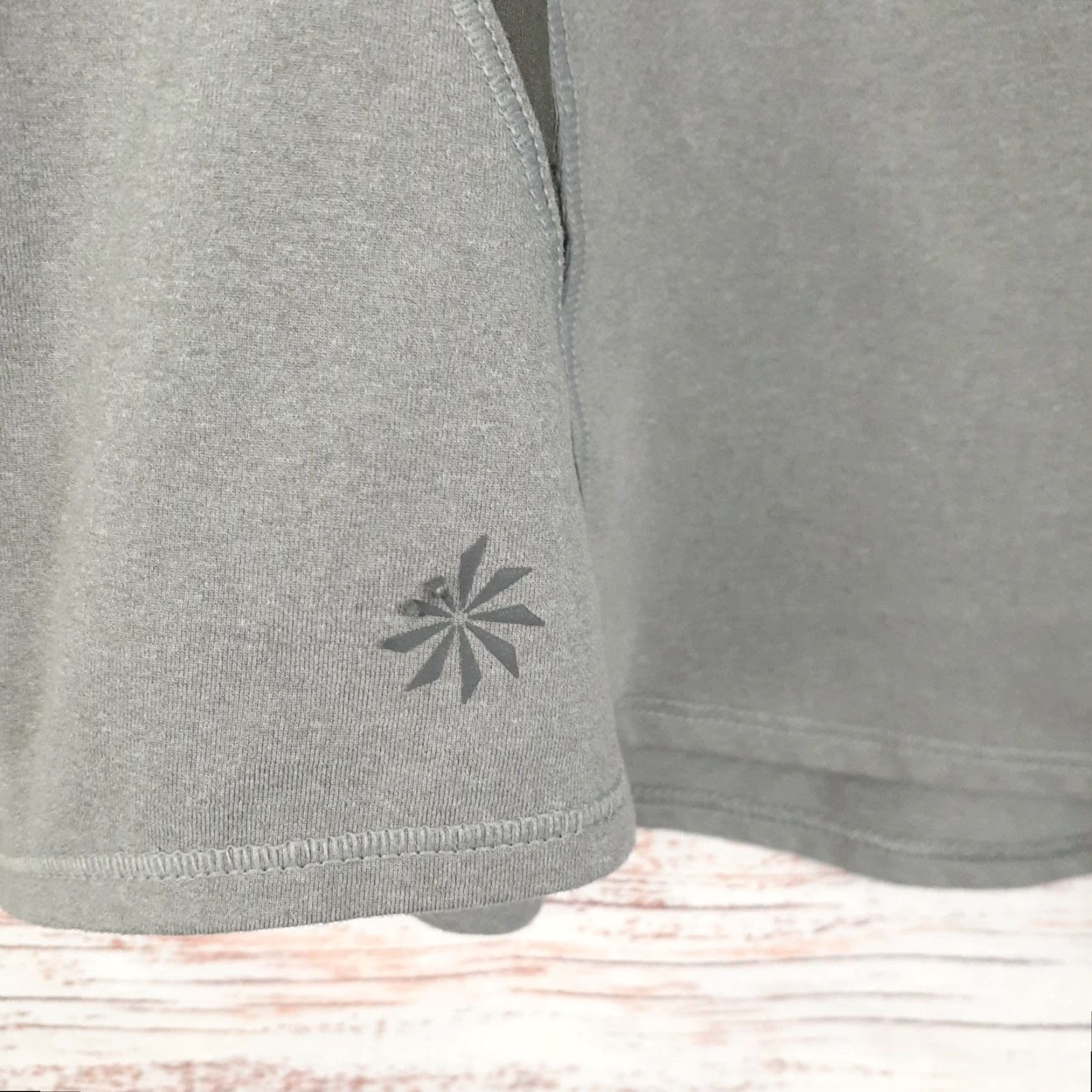 Athleta Athleta Tank Top Womens Size Medium Gray Racerback Sleeveless Pullover Athletic Shirt Size M / US 6-8 / IT 42-44 - 3 Thumbnail