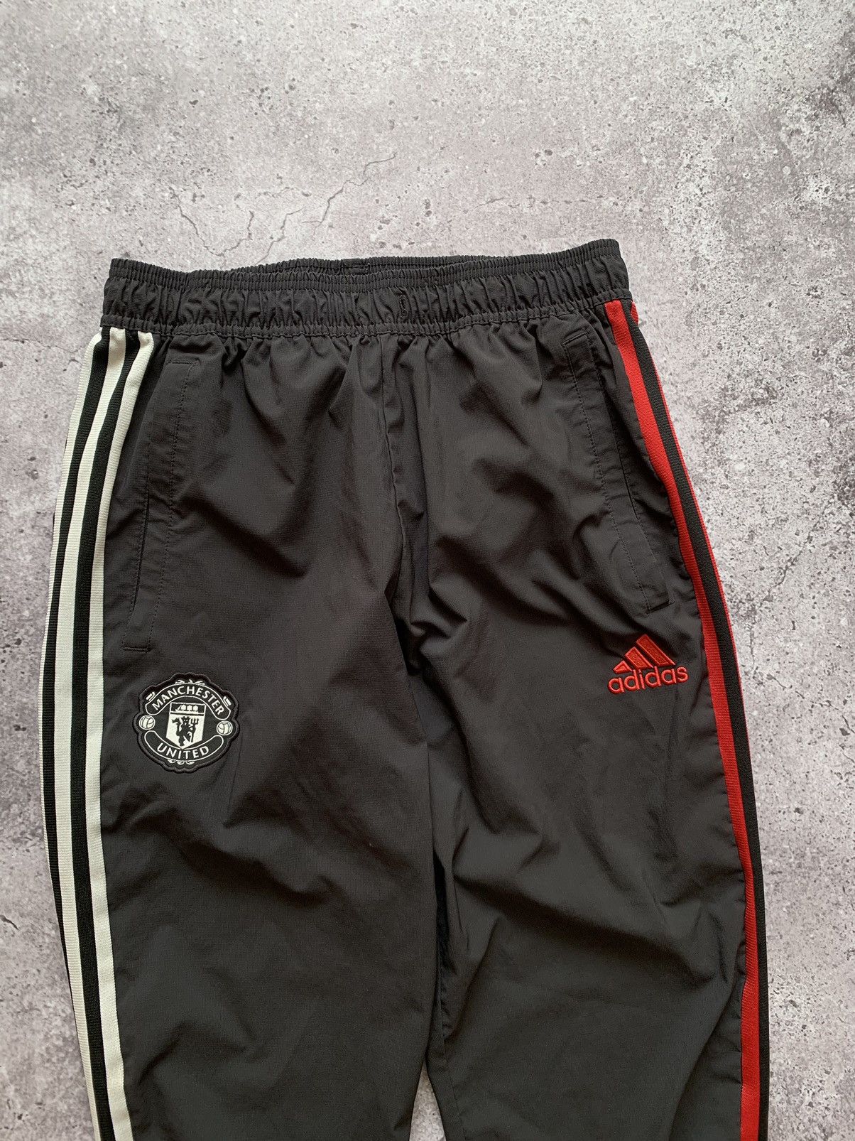 Adidas × Vintage 🔥ADIDAS MANCHESTER UNITED TRAINING SWEATPANTS TRACK PANTS Size US 32 / EU 48 - 4 Thumbnail