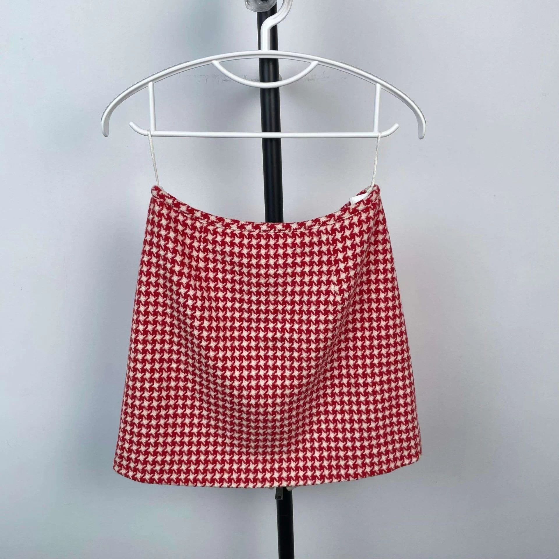 Prada Prada women's houndstooth red 40 skirt Size M / US 6-8 / IT 42-44 - 1 Thumbnail