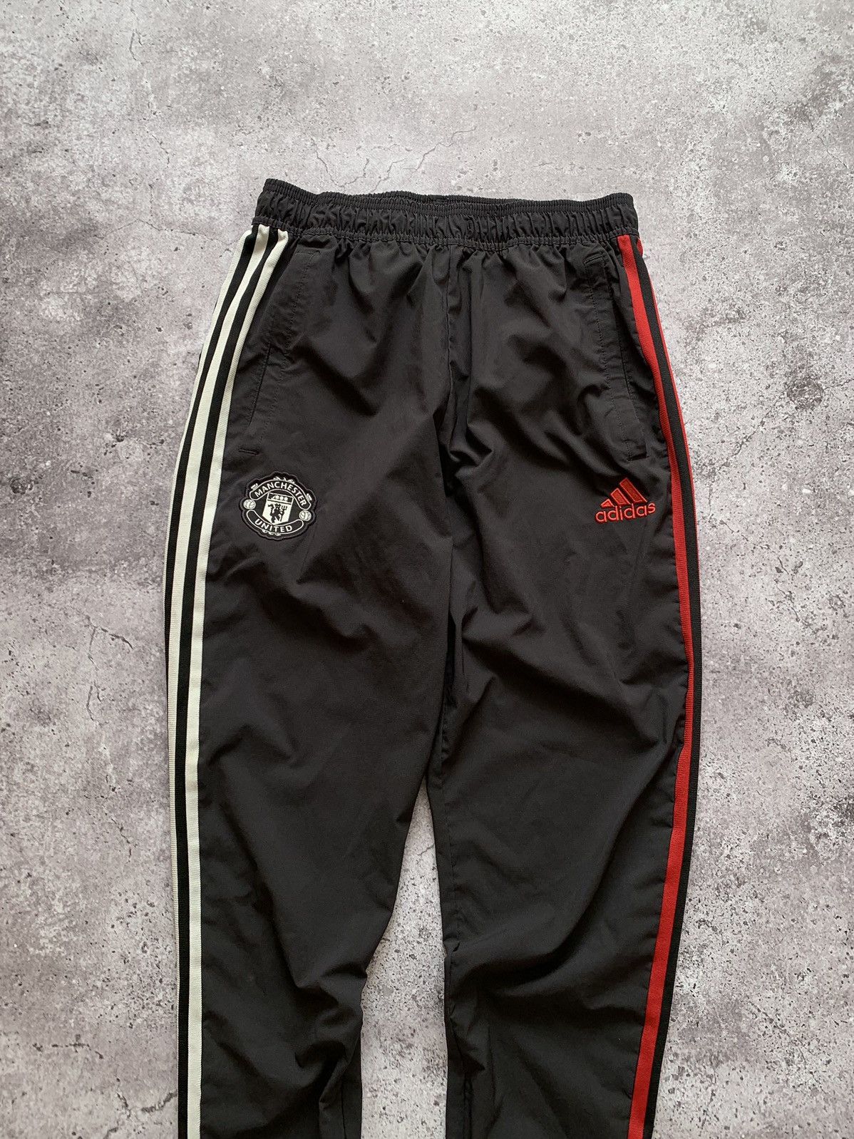 Adidas × Vintage 🔥ADIDAS MANCHESTER UNITED TRAINING SWEATPANTS TRACK PANTS Size US 32 / EU 48 - 3 Thumbnail
