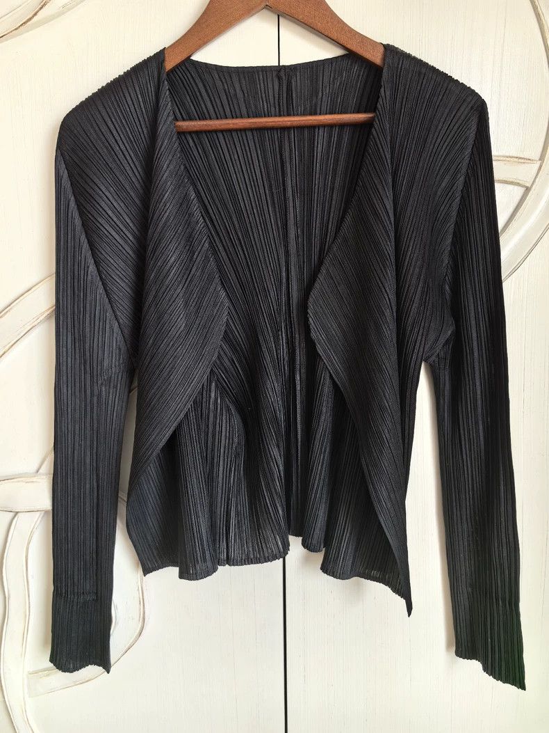 Issey Miyake Issey Miyake size:3 Black pleated coat Size M / US 6-8 / IT 42-44 - 1 Thumbnail